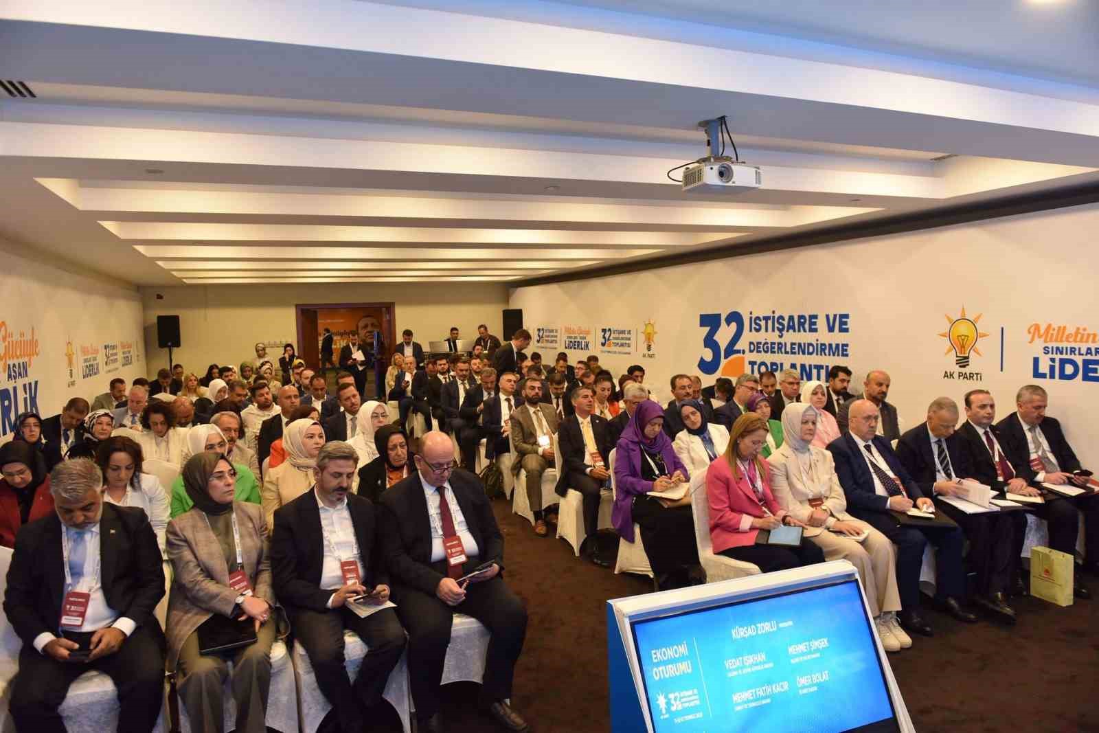 AK Parti 32. İstişare ve Değerlendirme Toplantısı’nda ’Ortak Akıl Oturumları’ ile sorunlar masaya yatırılıyor 