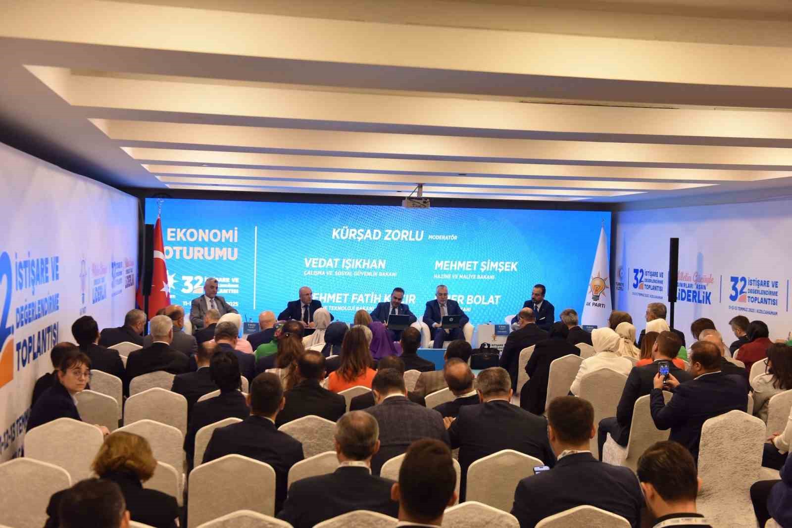 AK Parti 32. İstişare ve Değerlendirme Toplantısı’nda ’Ortak Akıl Oturumları’ ile sorunlar masaya yatırılıyor 