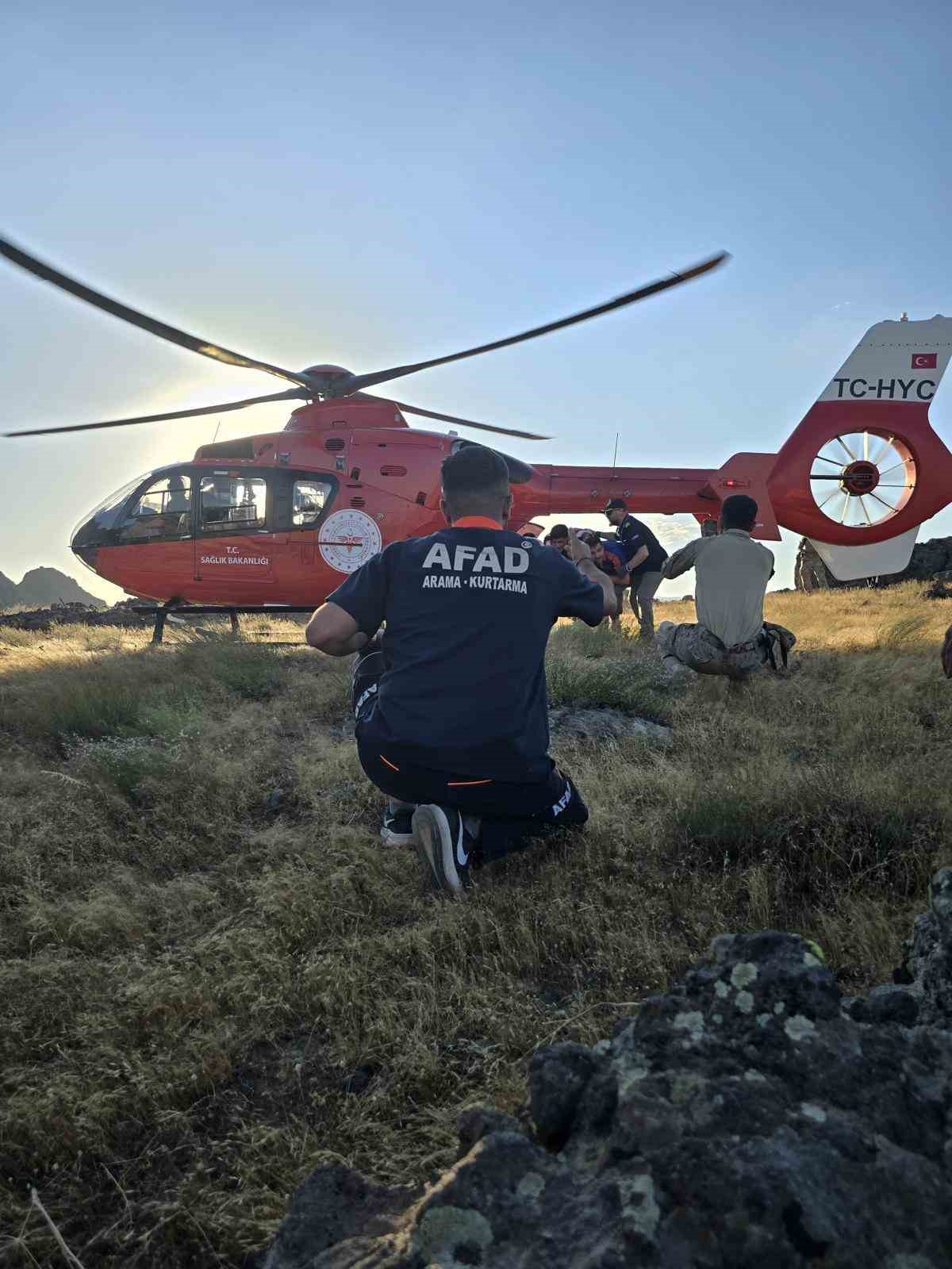 Tunceli’de kayalık alanda düşerek ayağını kıran vatandaş kurtarıldı 