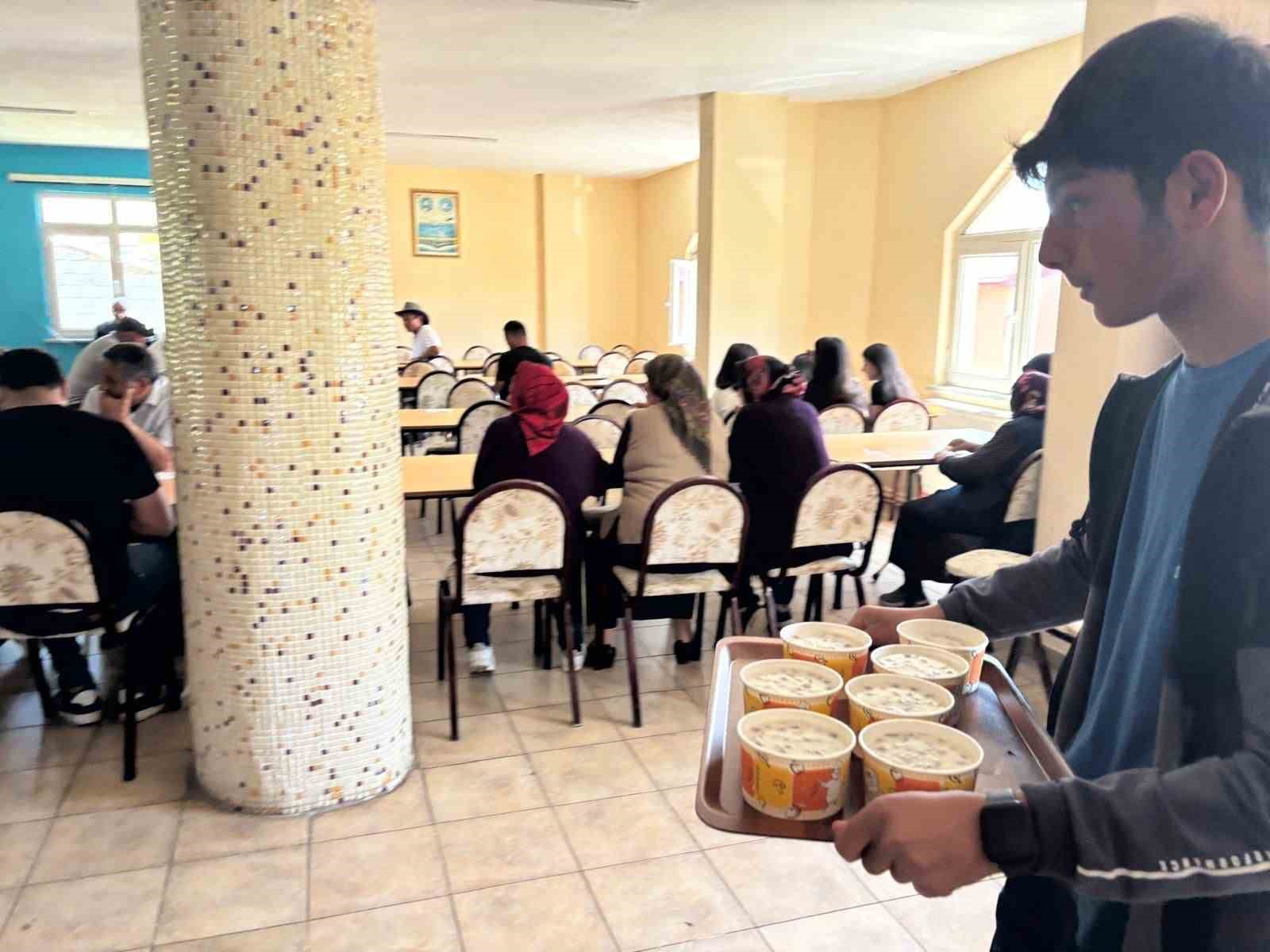 Damal’da cemevinde lokma ve aşure ikramı yapıldı 