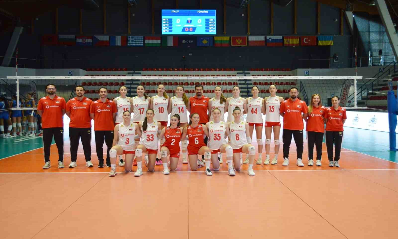 16 Yaş Altı Milli Voleybol Kız Takımı finalde 