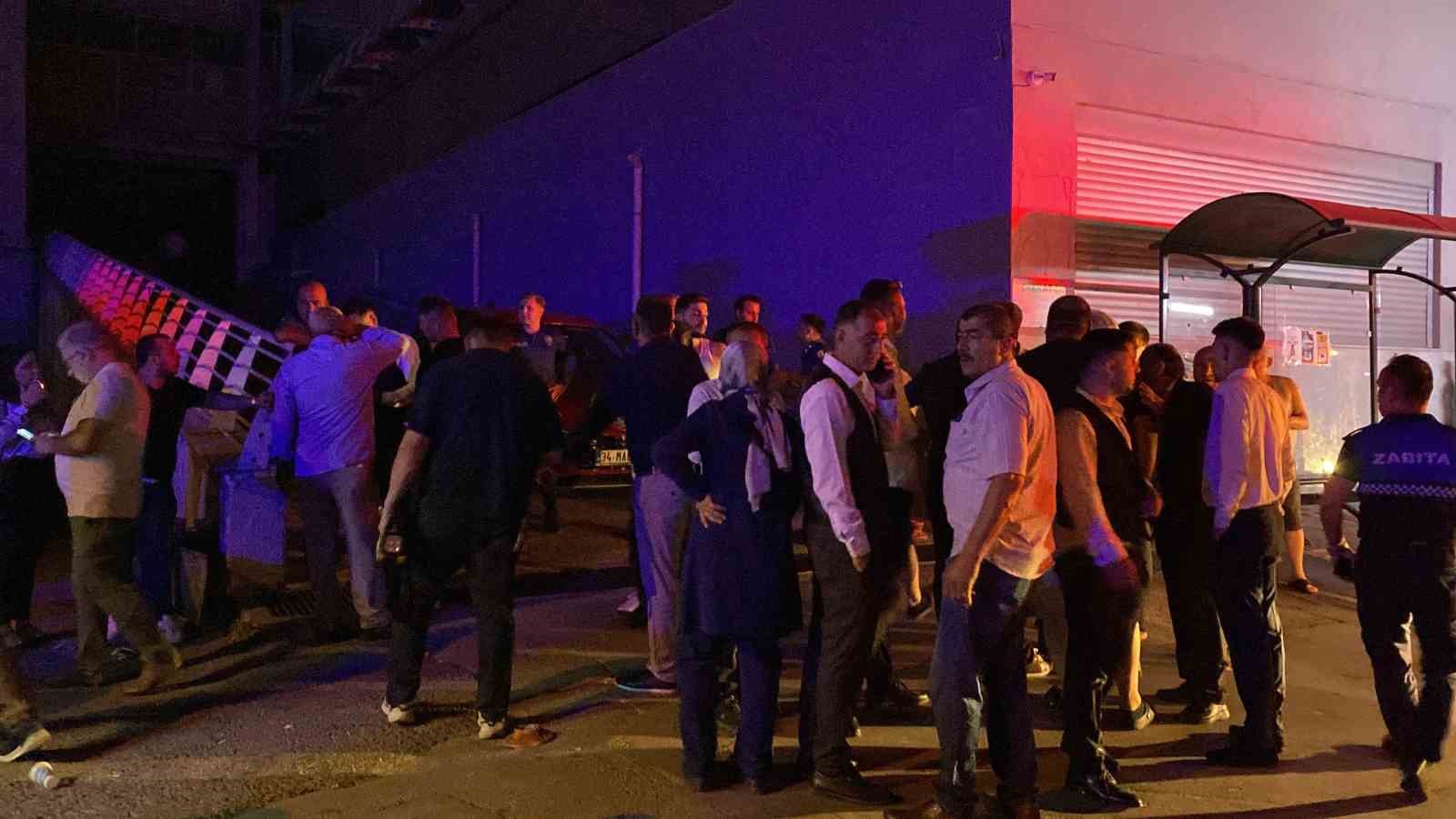 Düğün salonunda korkutan yangın: 2’si çocuk 4 kişi dumandan etkilendi 