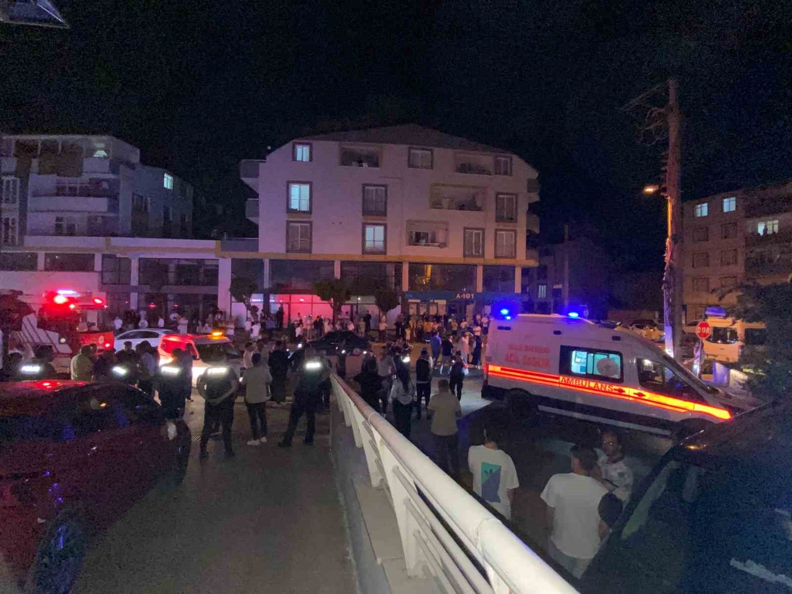 Düğün salonunda korkutan yangın: 2’si çocuk 4 kişi dumandan etkilendi 