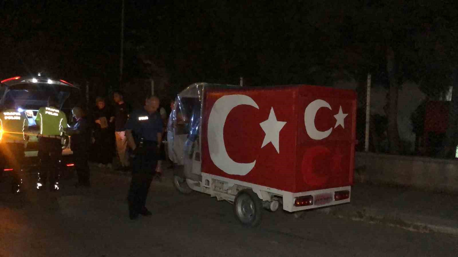 Yolun karşısına geçmek isteyen kadına ters yönden gelen plakasız araç çarptı 