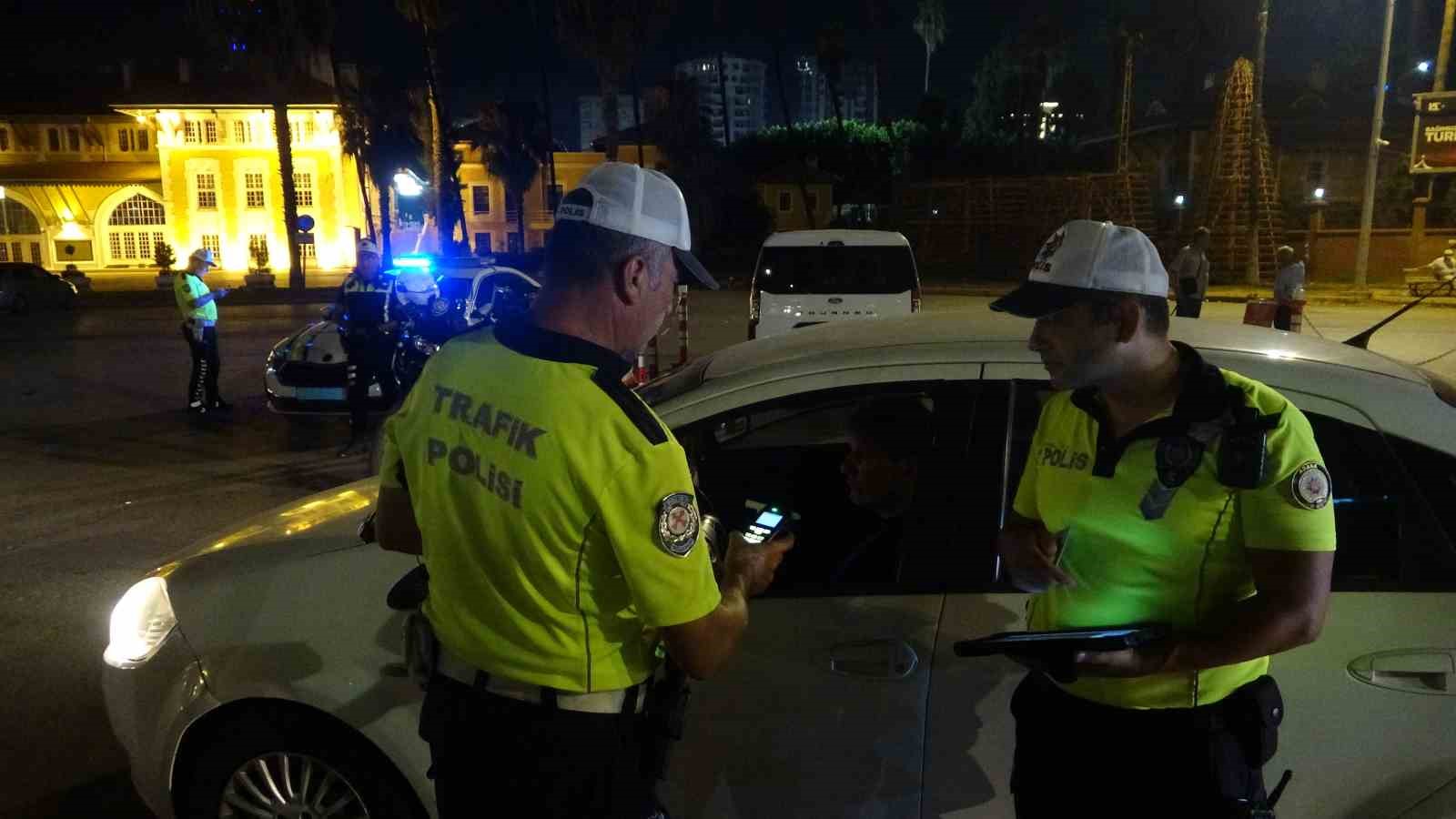 Adana’da alkol ve ışık donanımı uygulaması: 98 kişiye 596 bin 659 TL ceza