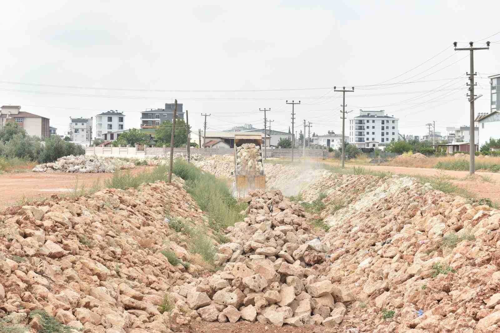 Kepez’in Demirel Mahallesi’nde dere ıslah çalışması yapıldı 