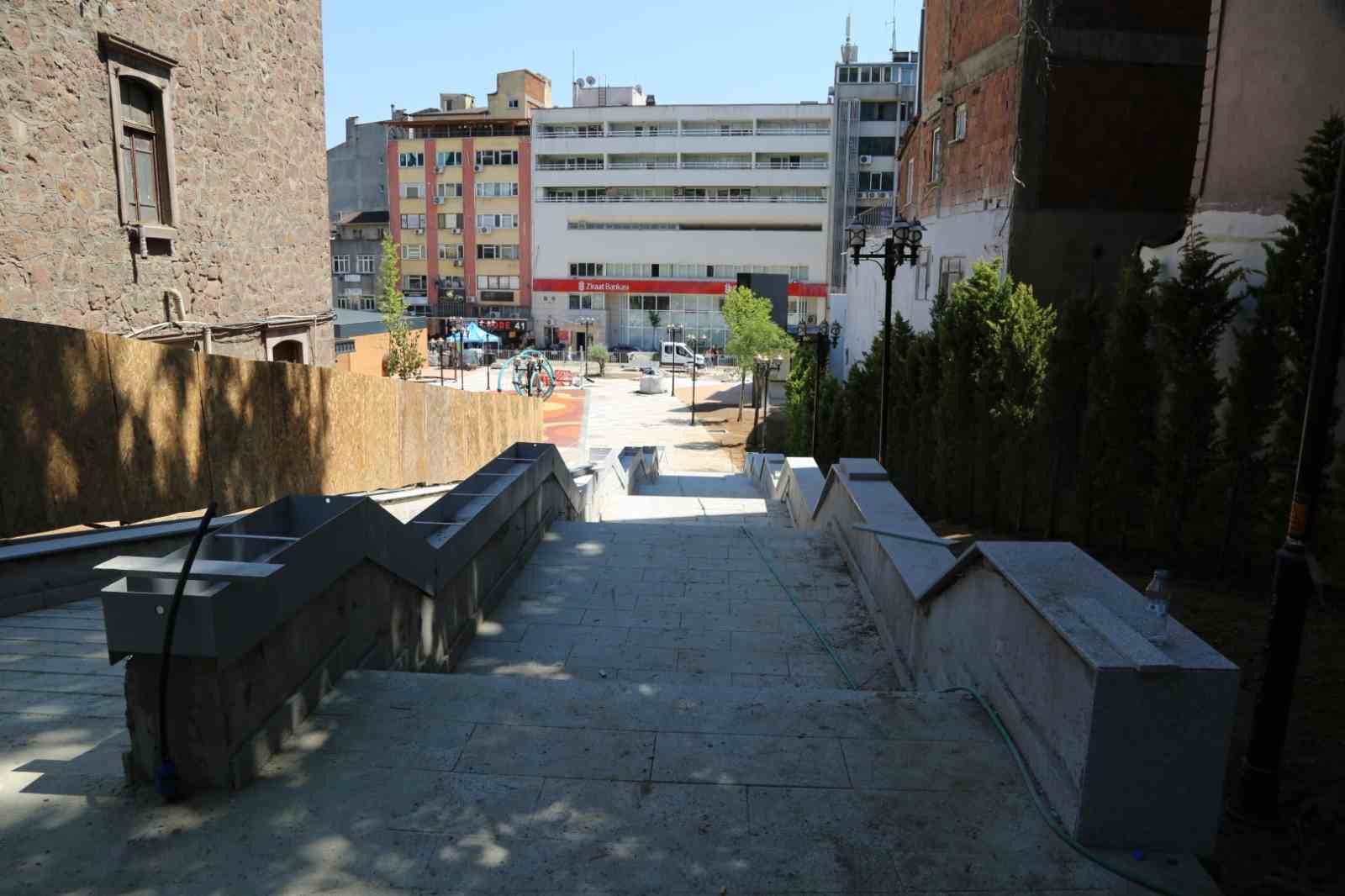İzmit’e yeni meydan 