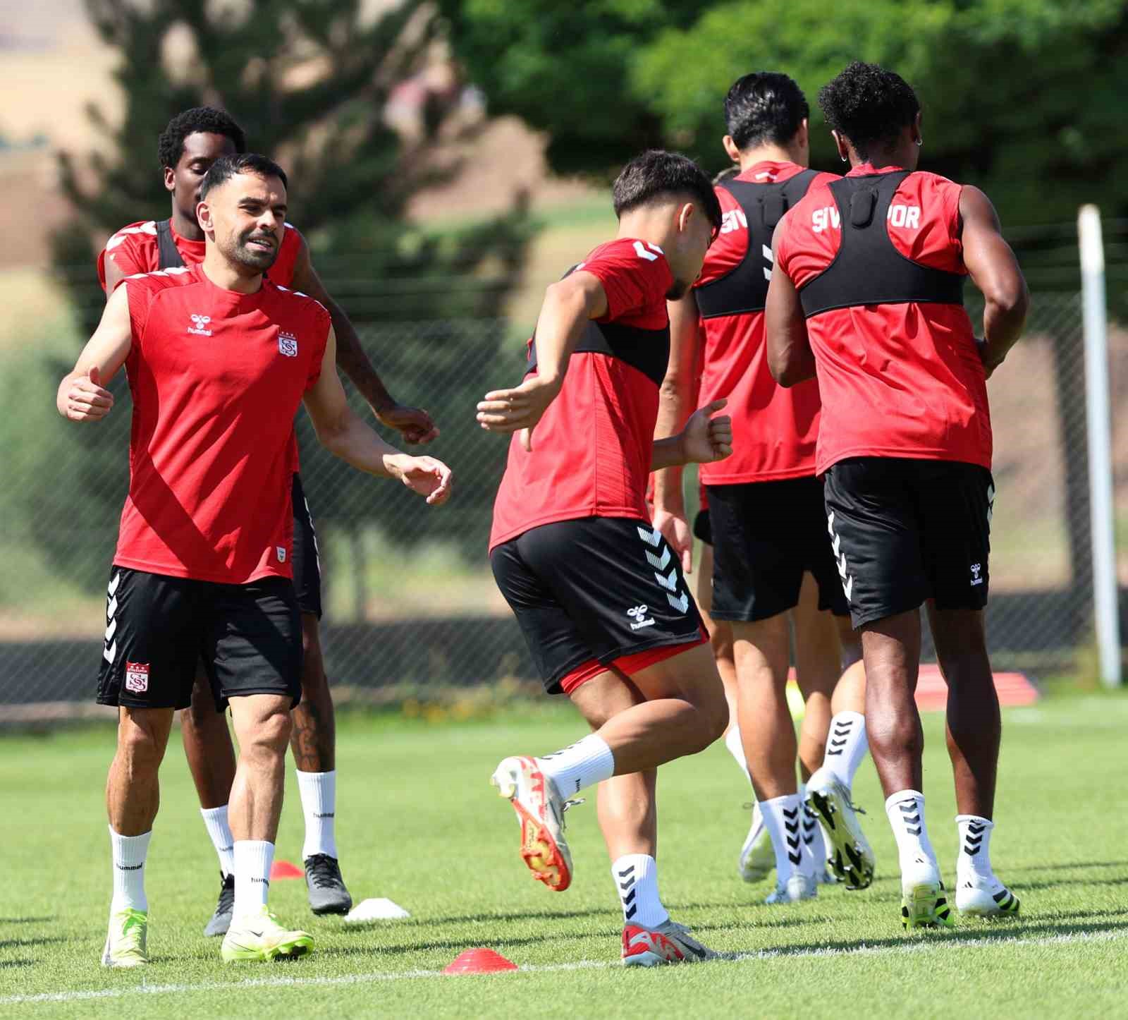 Sivasspor, yeni sezon hazırlıklarını sürdürdü 