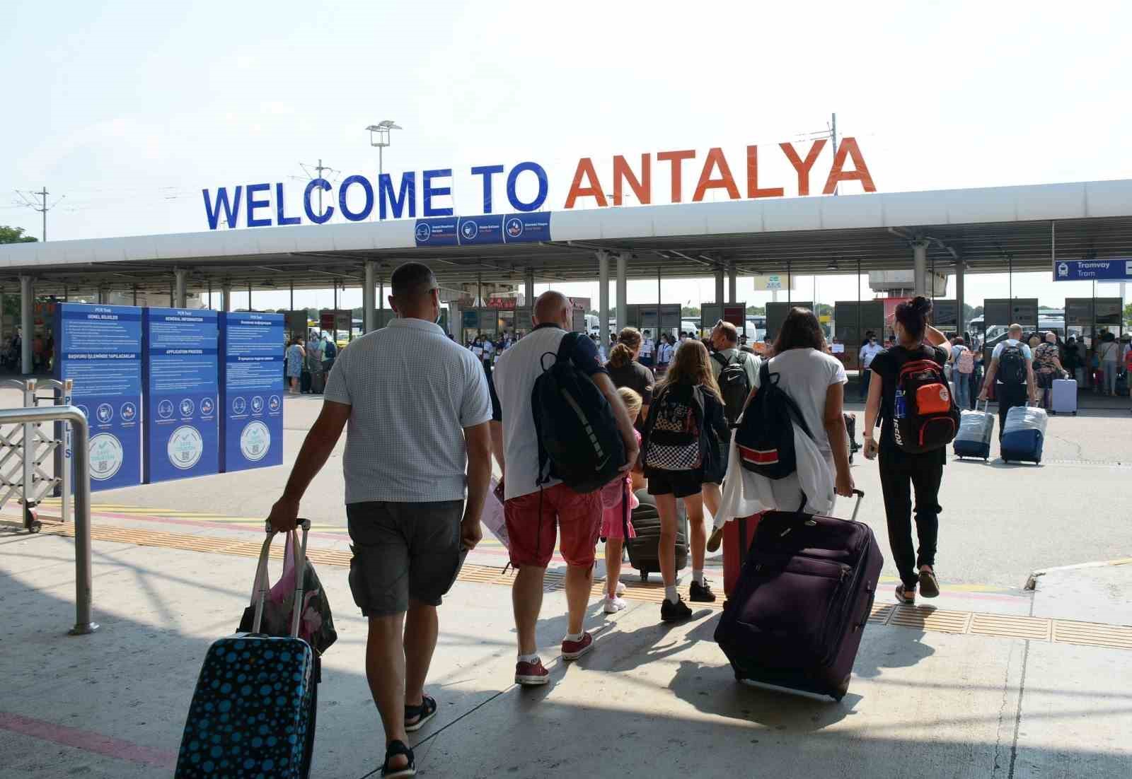 Antalya’ya havayolu ile son 5 yılda en çok girişi yapılan temmuz günü rekoru kırıldı