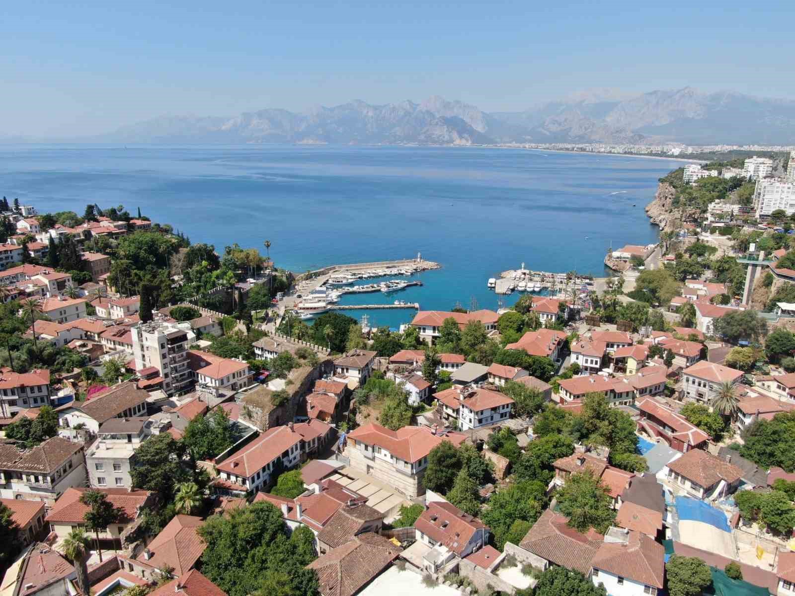 Antalya’ya havayolu ile son 5 yılda en çok girişi yapılan temmuz günü rekoru kırıldı 