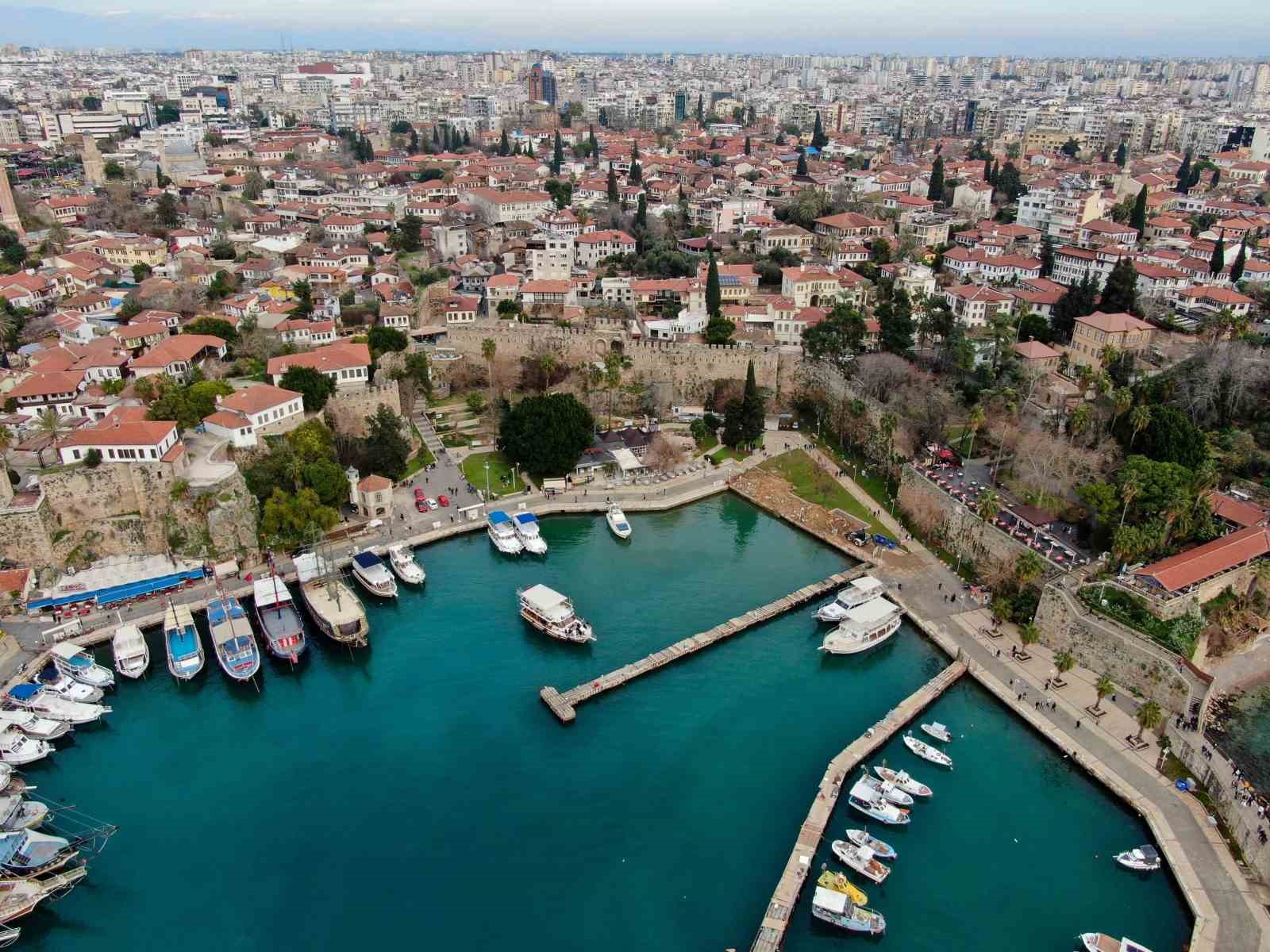 Antalya’ya havayolu ile son 5 yılda en çok girişi yapılan temmuz günü rekoru kırıldı 