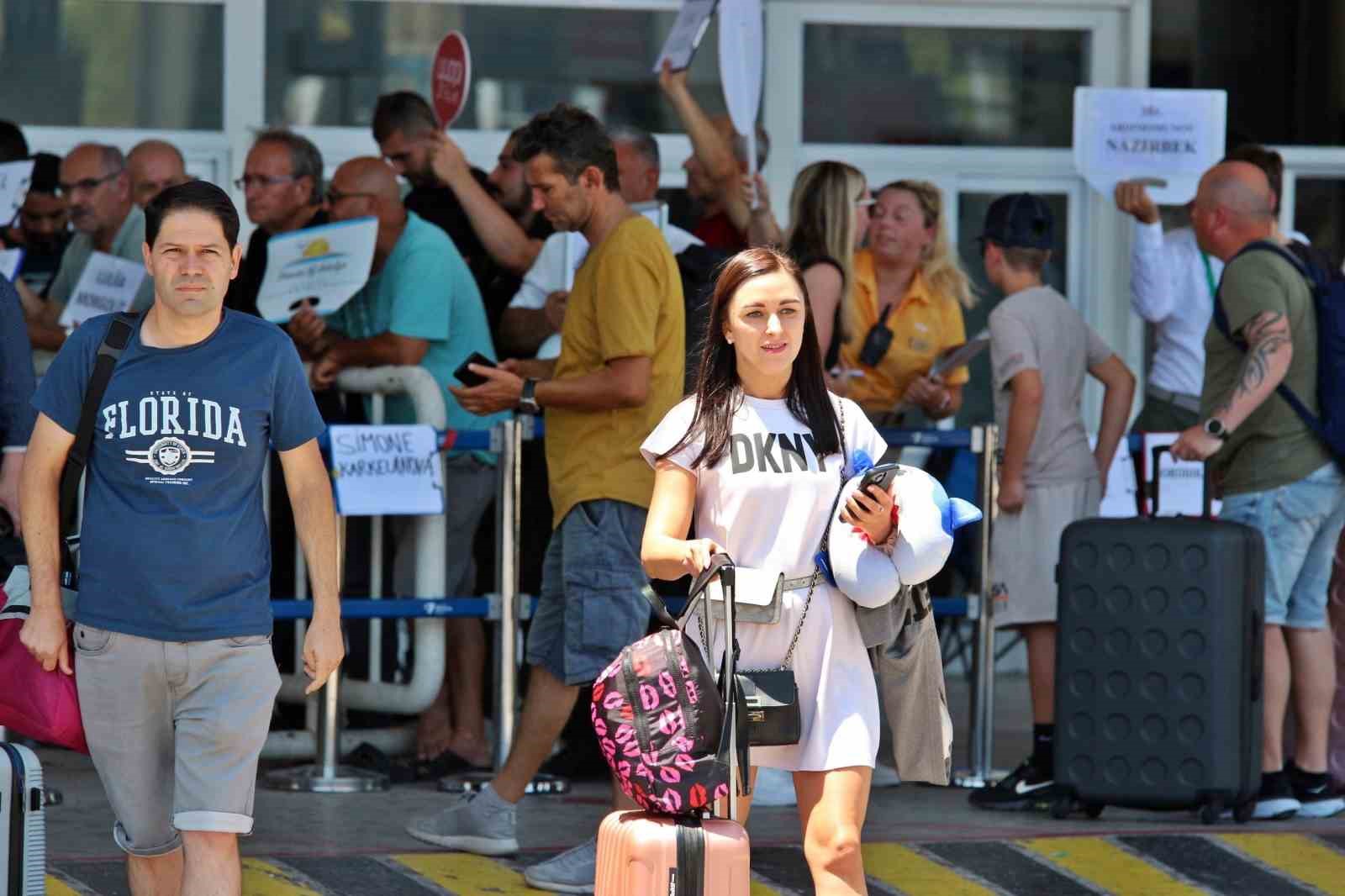 Antalya’ya havayolu ile son 5 yılda en çok girişi yapılan temmuz günü rekoru kırıldı 