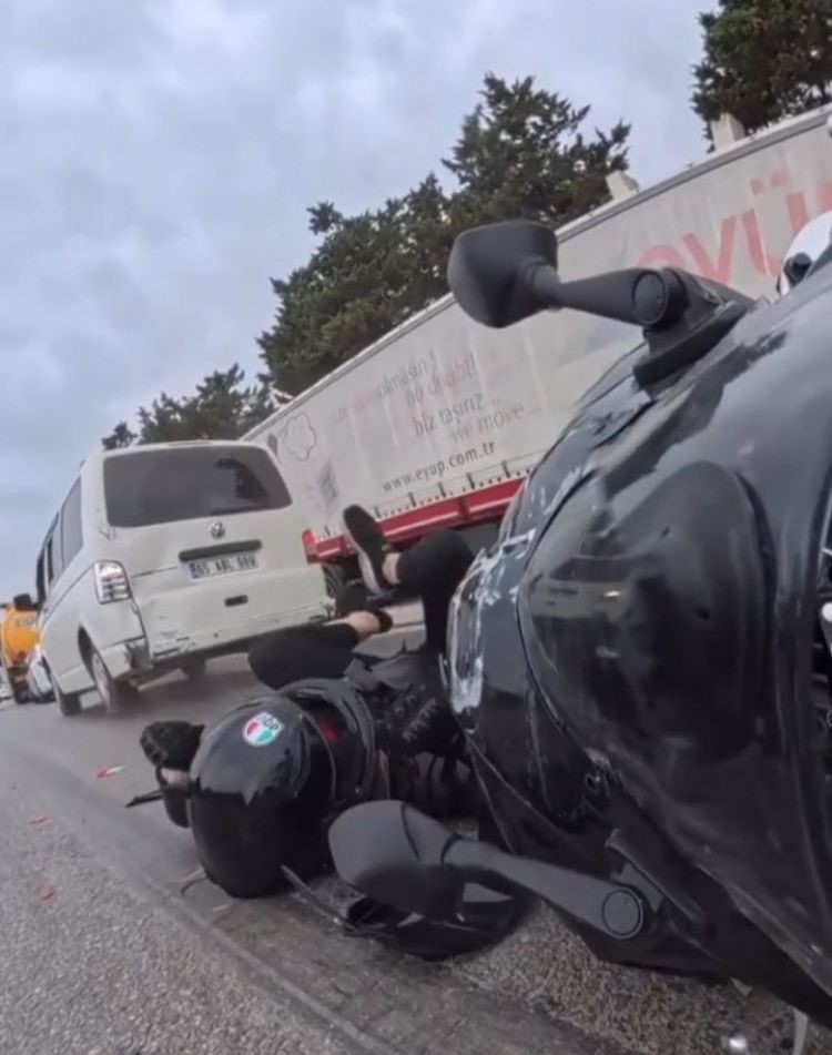 Motosikletlilerin kaza anları kamerada 