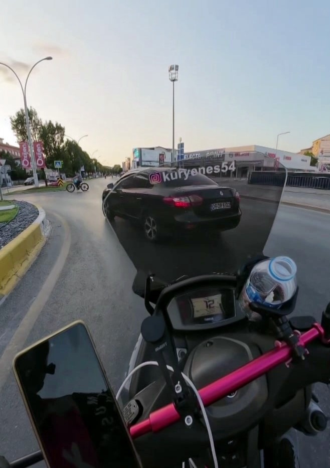 Bir anda kavşağın ortasında durdu, kimse ne olduğunu anlayamadı 
