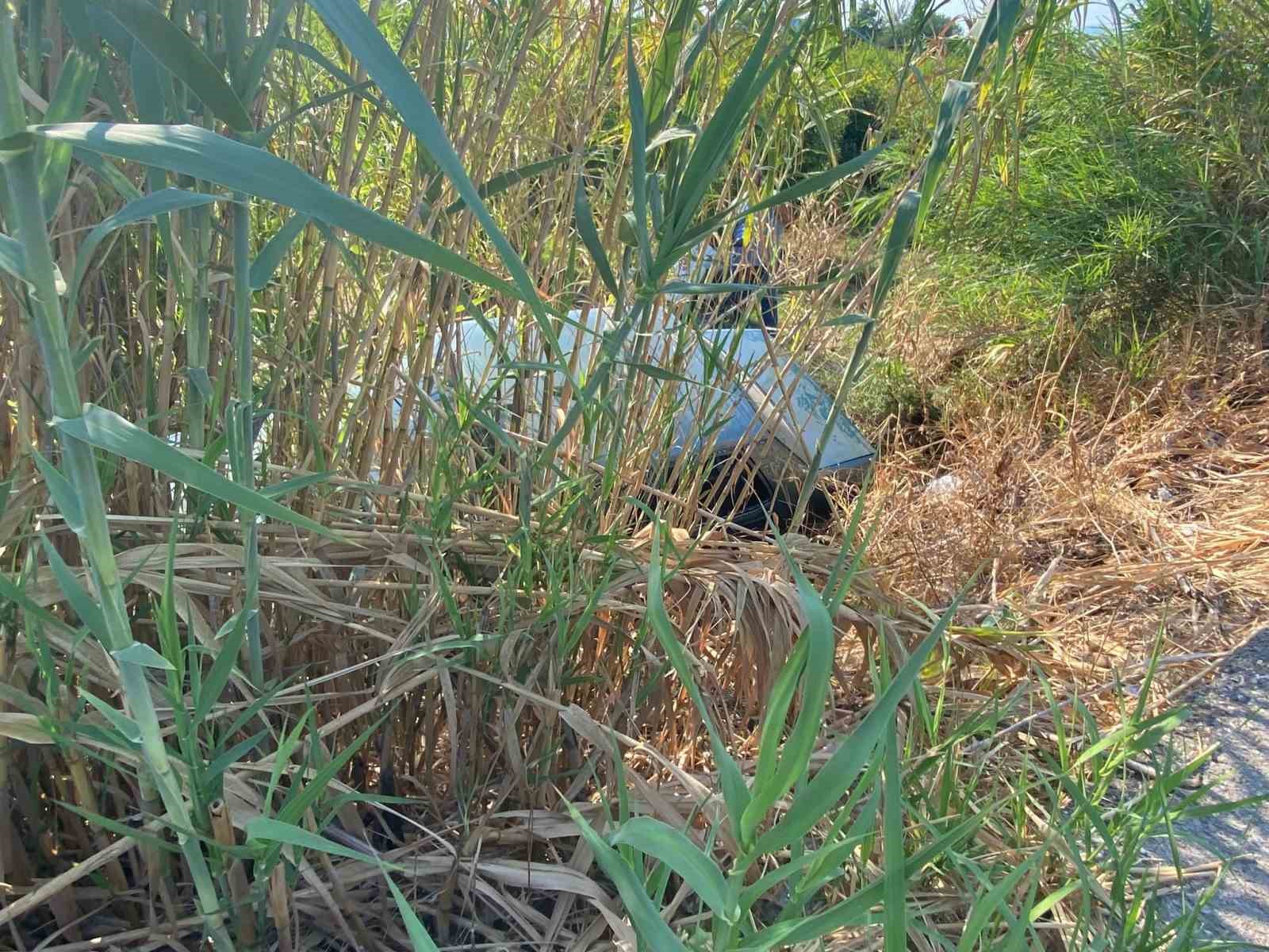 Antalya’da otomobil şarampole uçtu: Anne ve kızı yaralandı 