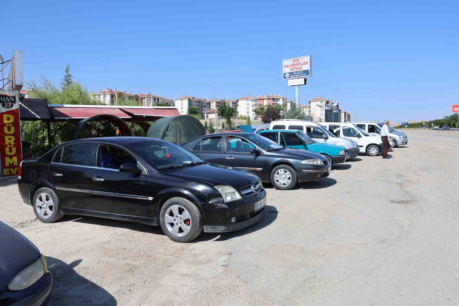 Elazığ ikinci el oto pazarında araç çok, alıcı yok 