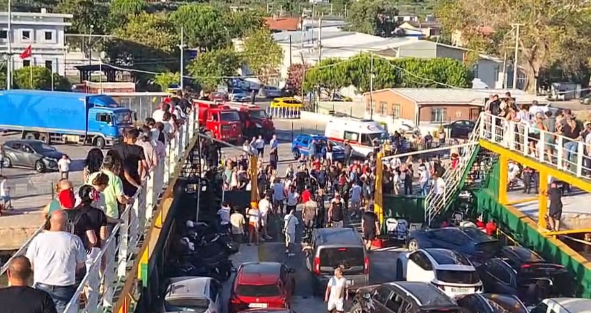 Yangın çıkan feribot Marmara Adası’na yanaştı 