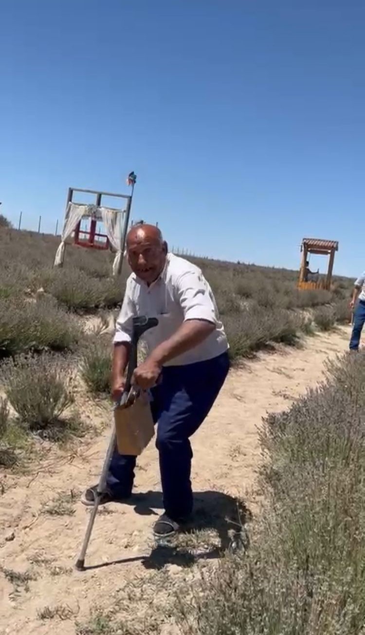 Huzurevi sakinleri lavanta tarlasına konuk oldu 