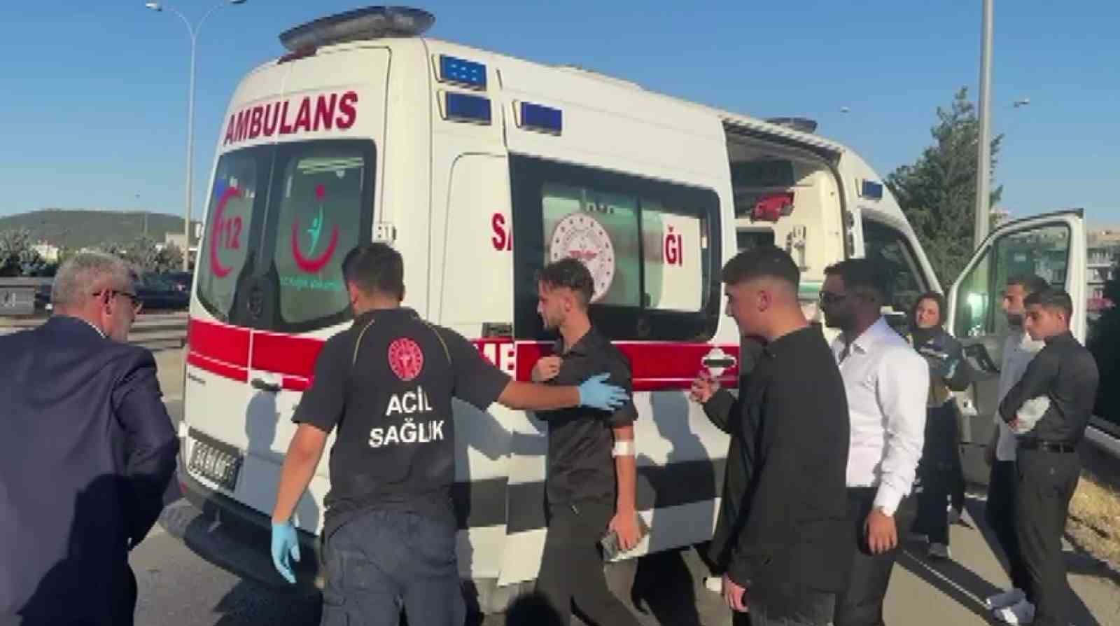 Anadolu Otoyolu’nda bariyerlere çarpan otomobile arkadan gelen araç çarptı: 4 yaralı 