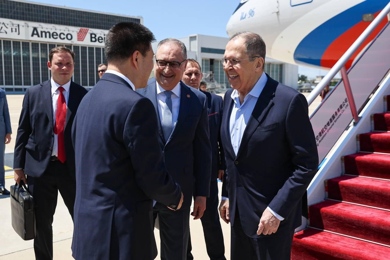 Lavrov, Pekin’de Çin Dışişleri Bakanı Wang ile görüştü 