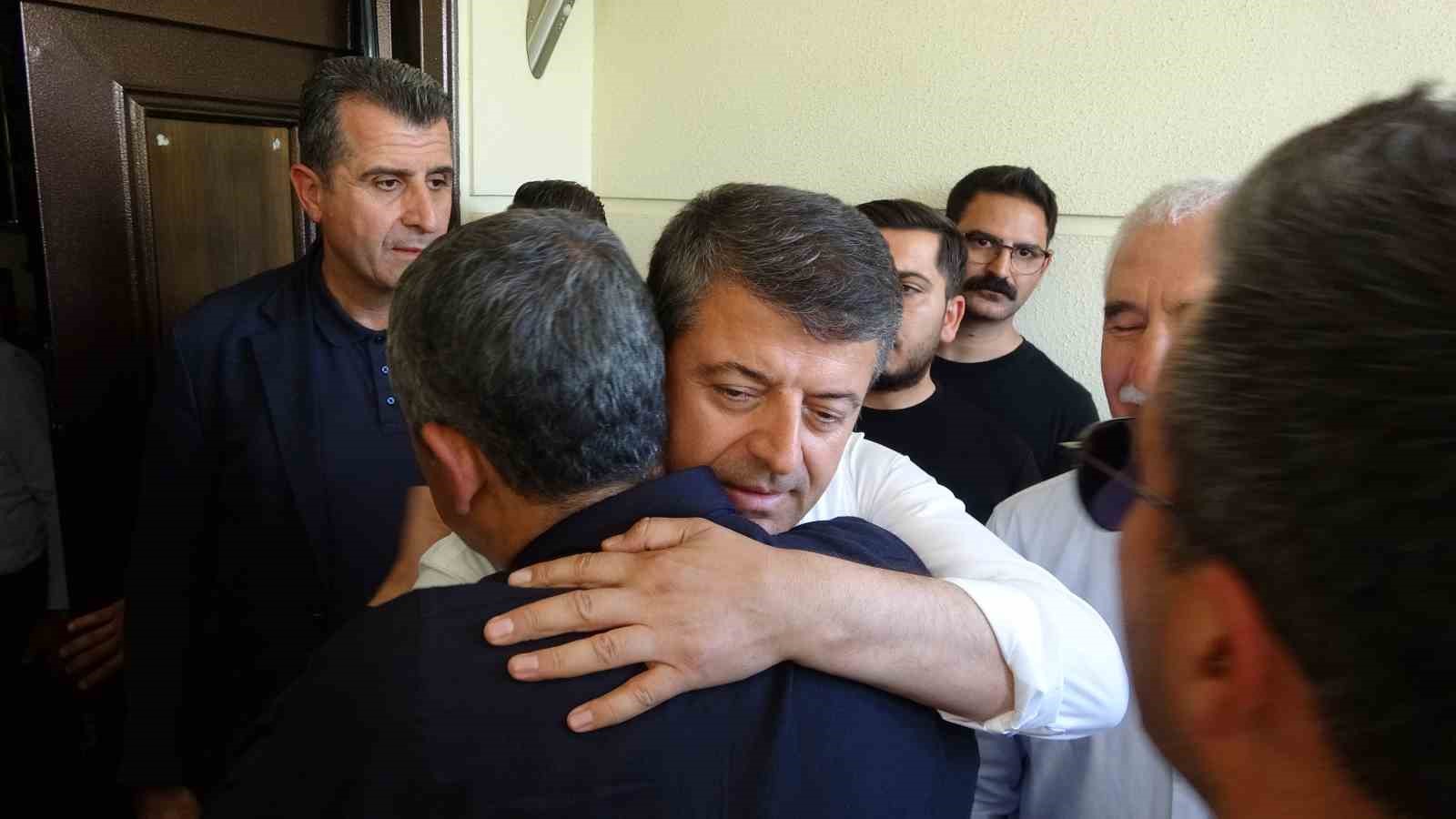 Özgür Özel’den Abdurrahman Tutdere’ye destek ziyareti 