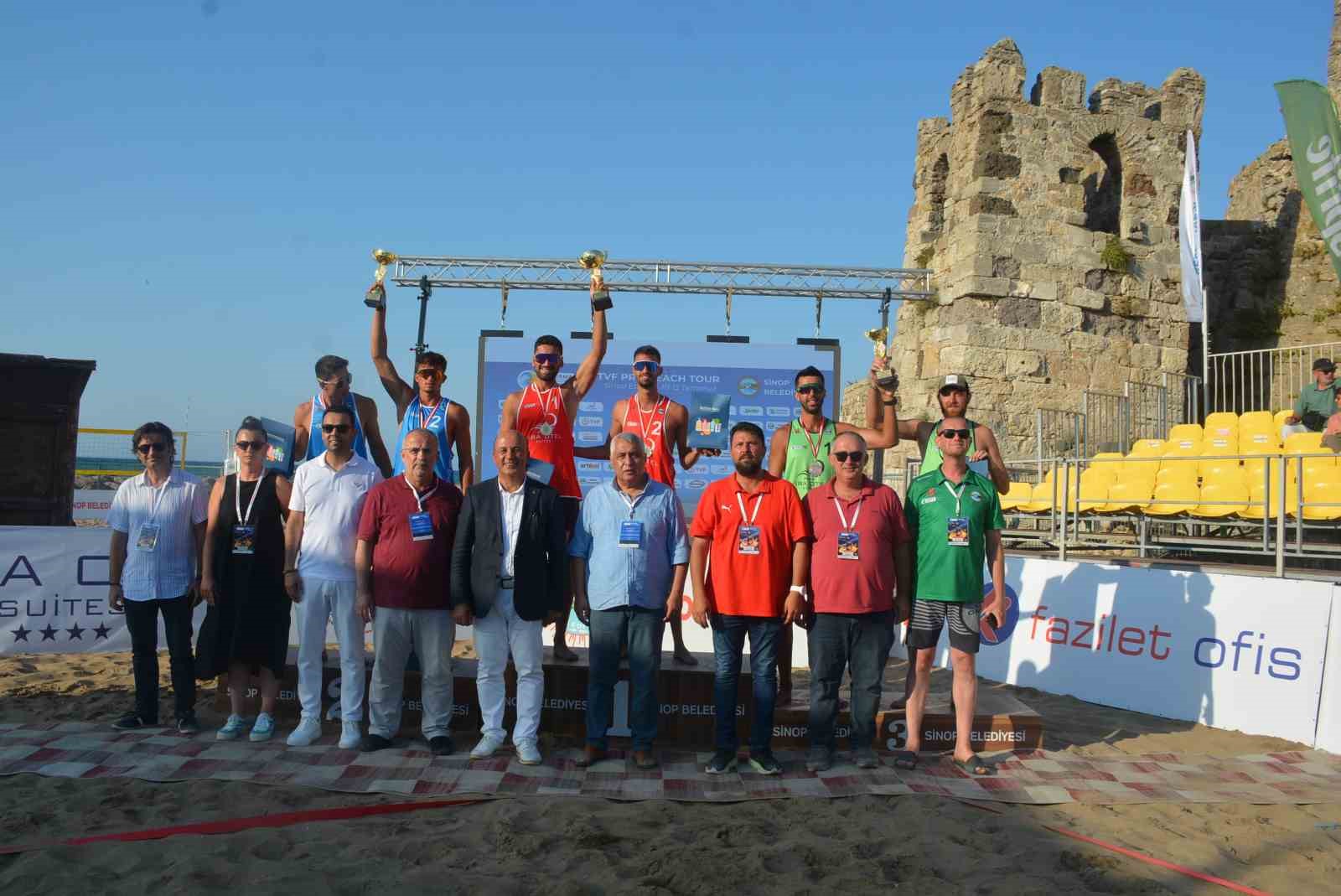 Sinop’ta plaj voleybolu turnuvası sona erdi 