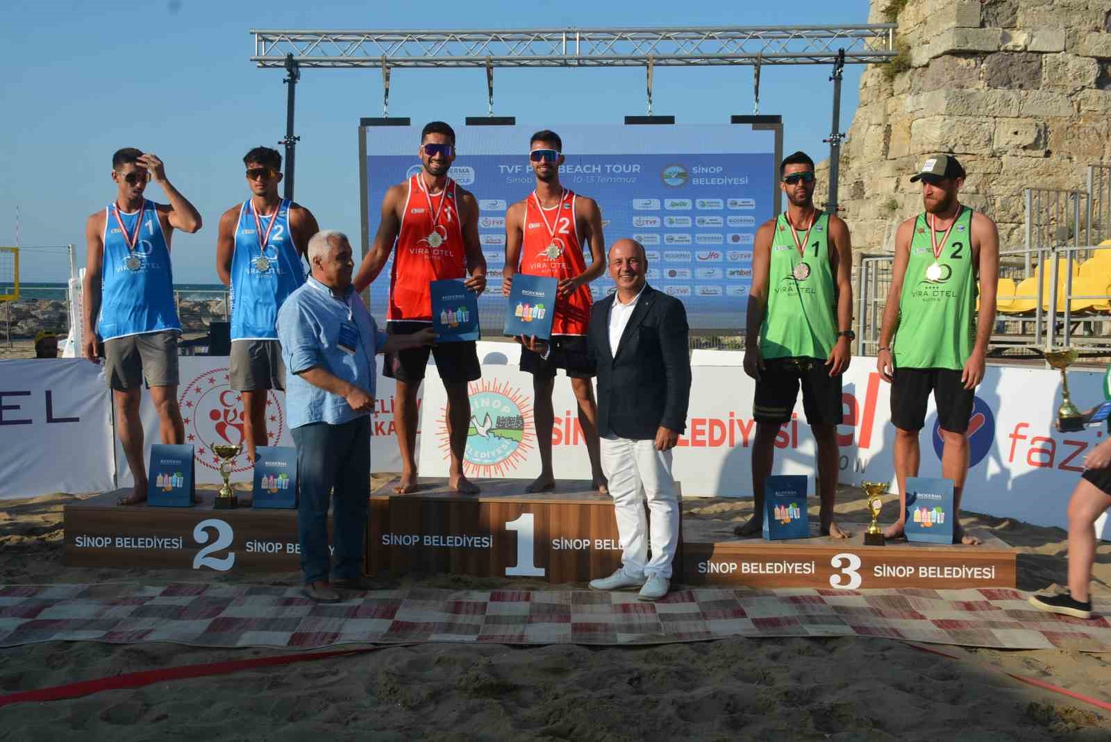 Sinop’ta plaj voleybolu turnuvası sona erdi 