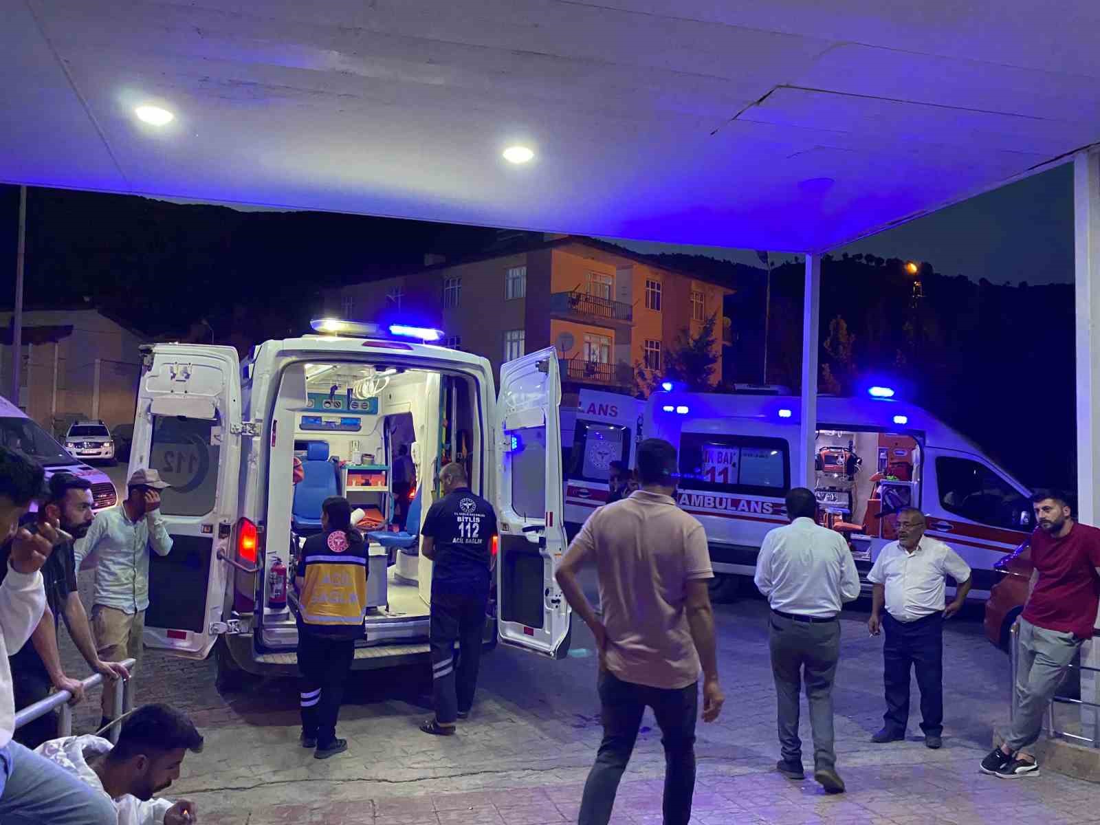Bitlis’te ’patpat’ devrildi: 7 yaralı 