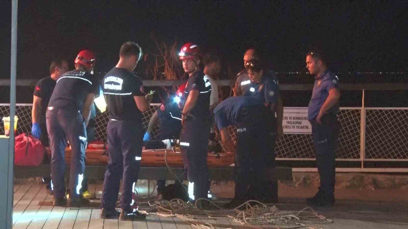 Falezlerden yukarı çıkmak isterken yaralanan genç kızı itfaiye kurtardı 
