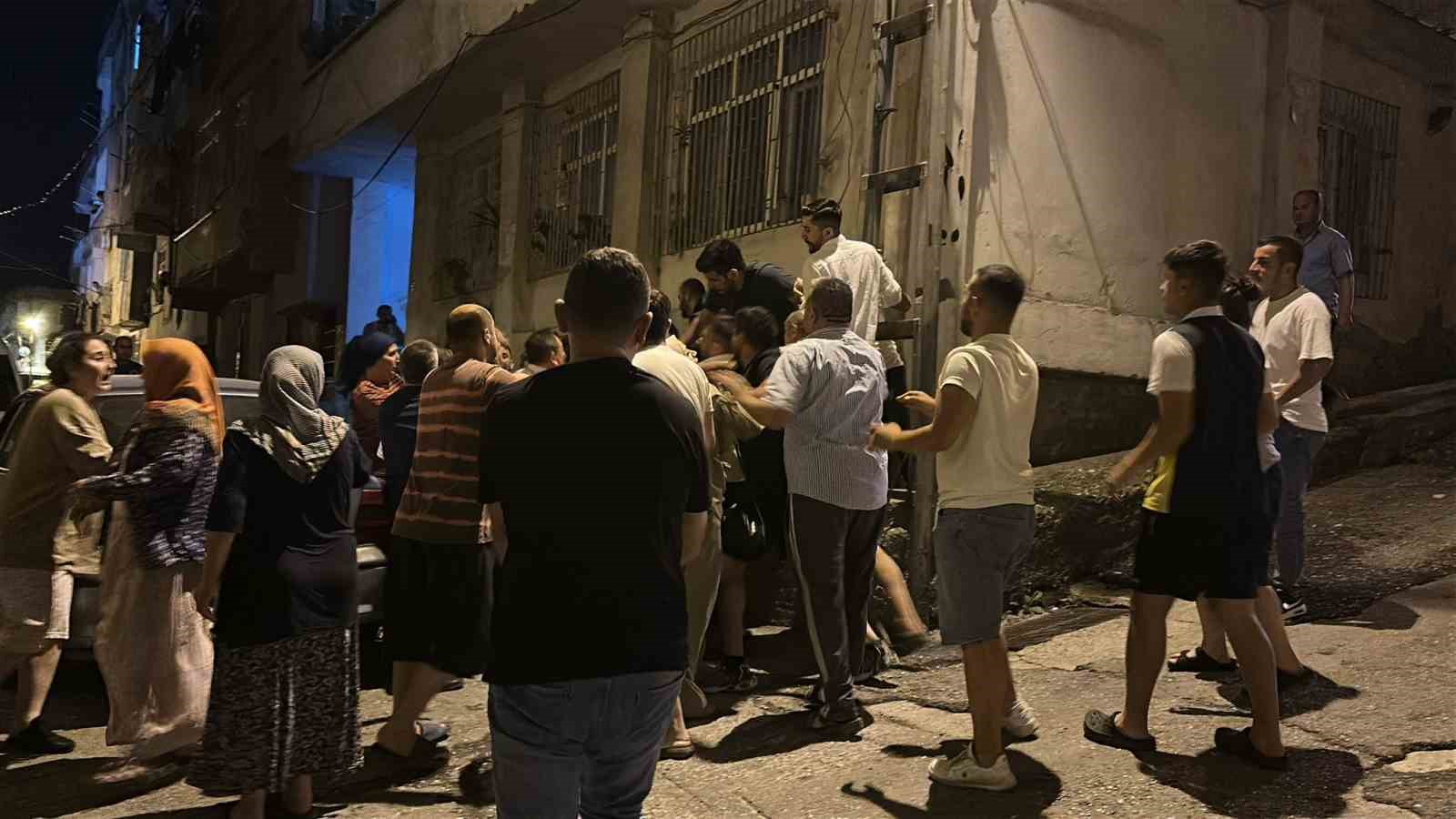Samsun’da sokak ortasında park yeri kavgası: Tekme ve yumruklarla birbirlerine girdiler 