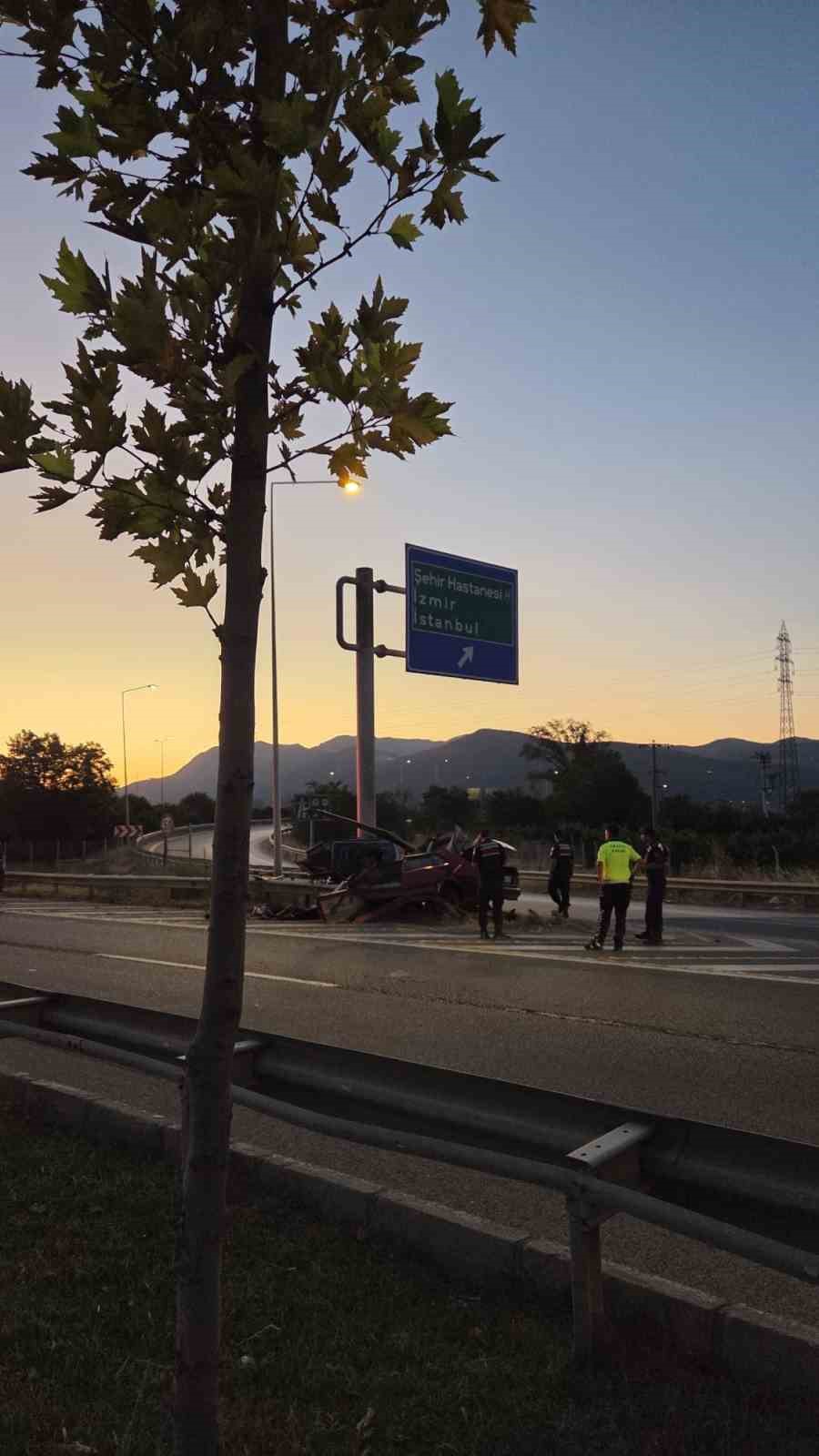 Kestel’de kontrolden çıkan Tofaş otomobil bariyere girdi: 1 ölü 