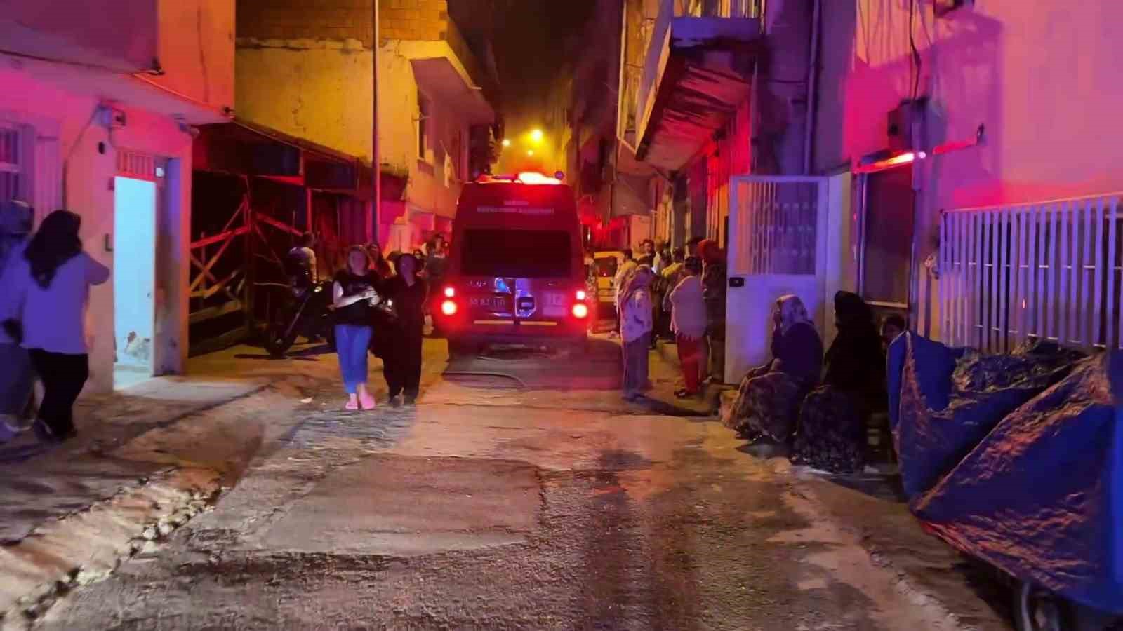 Samsun’da 3 katlı binada yangın: 3 kişi dumandan etkilendi 