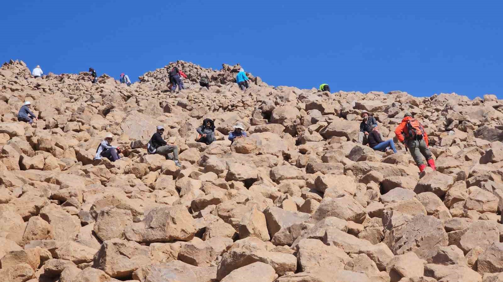 Dağcı Tarık Bünyamin Kaya anısına Süphan Dağı’na tırmanış