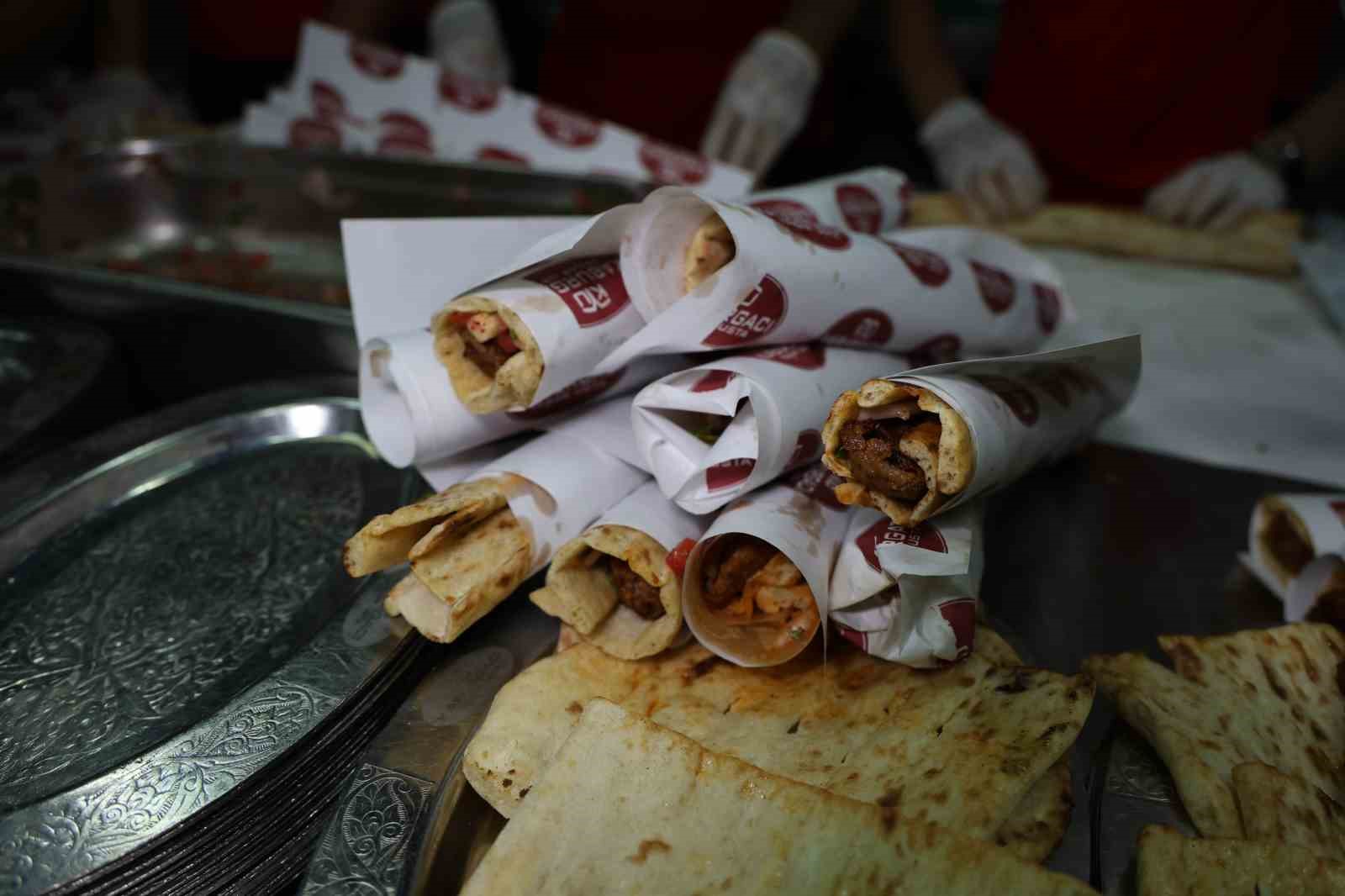 ’Dünya Kebap Günü’nde çocuklar unutulmadı 