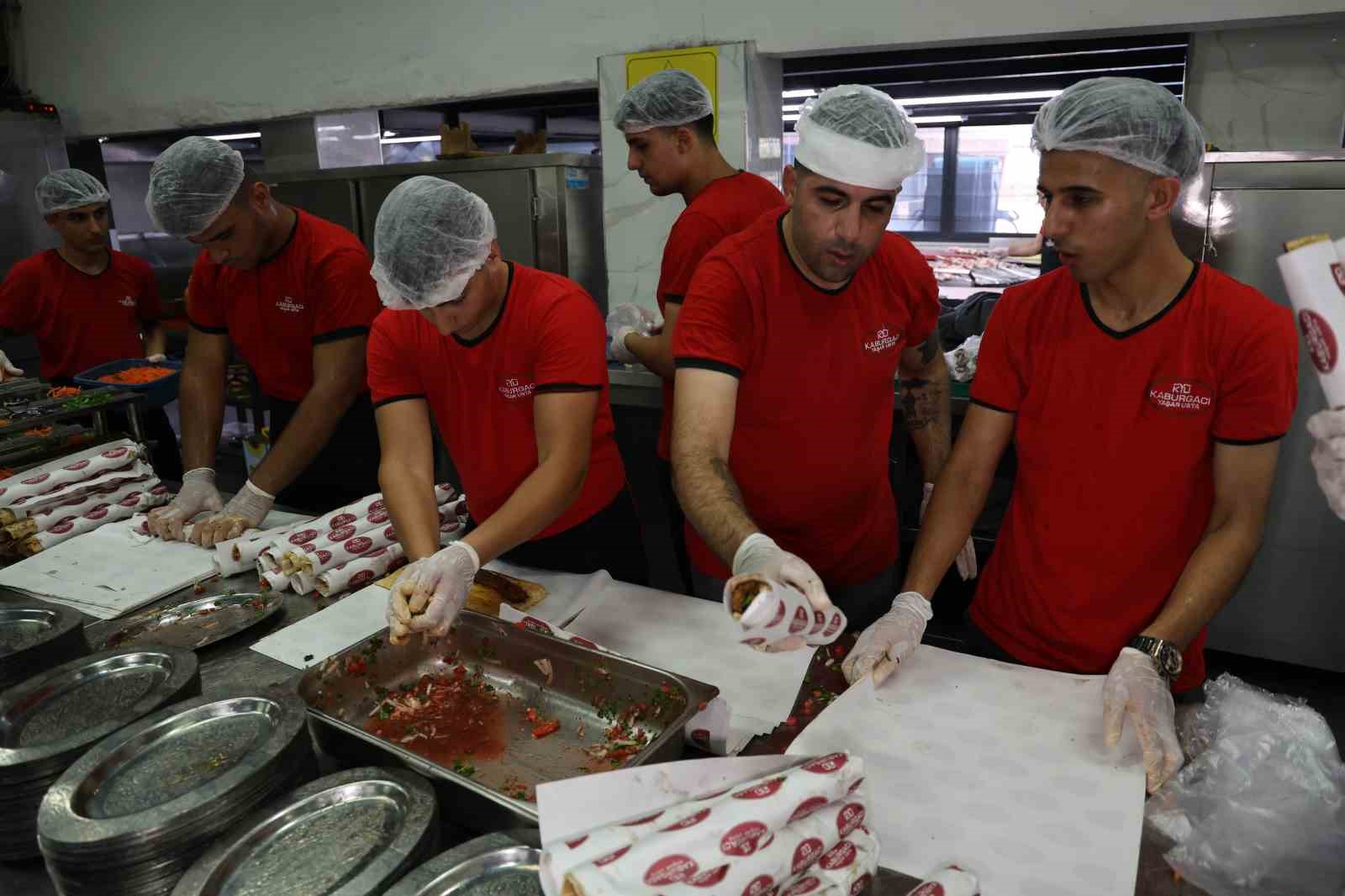 ’Dünya Kebap Günü’nde çocuklar unutulmadı 