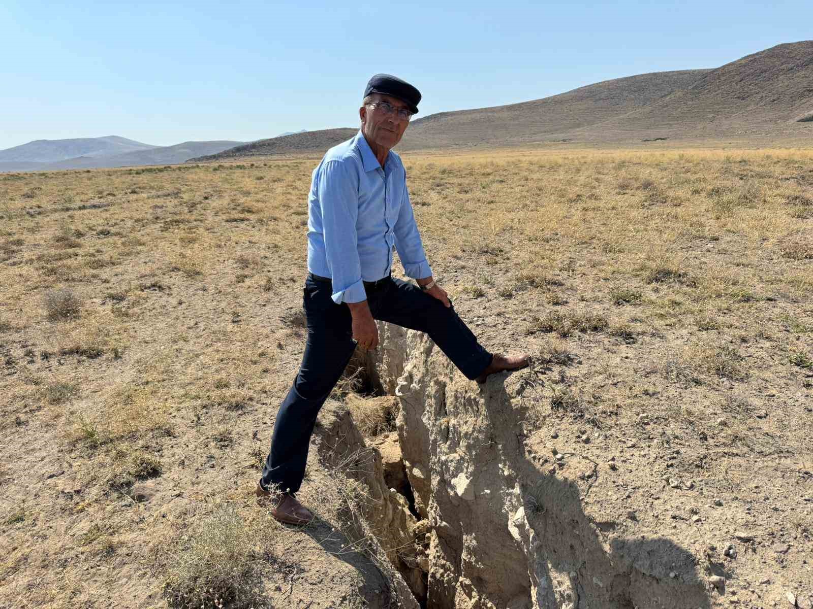 Konya’da yüzey yarıkları tedirgin ediyor 