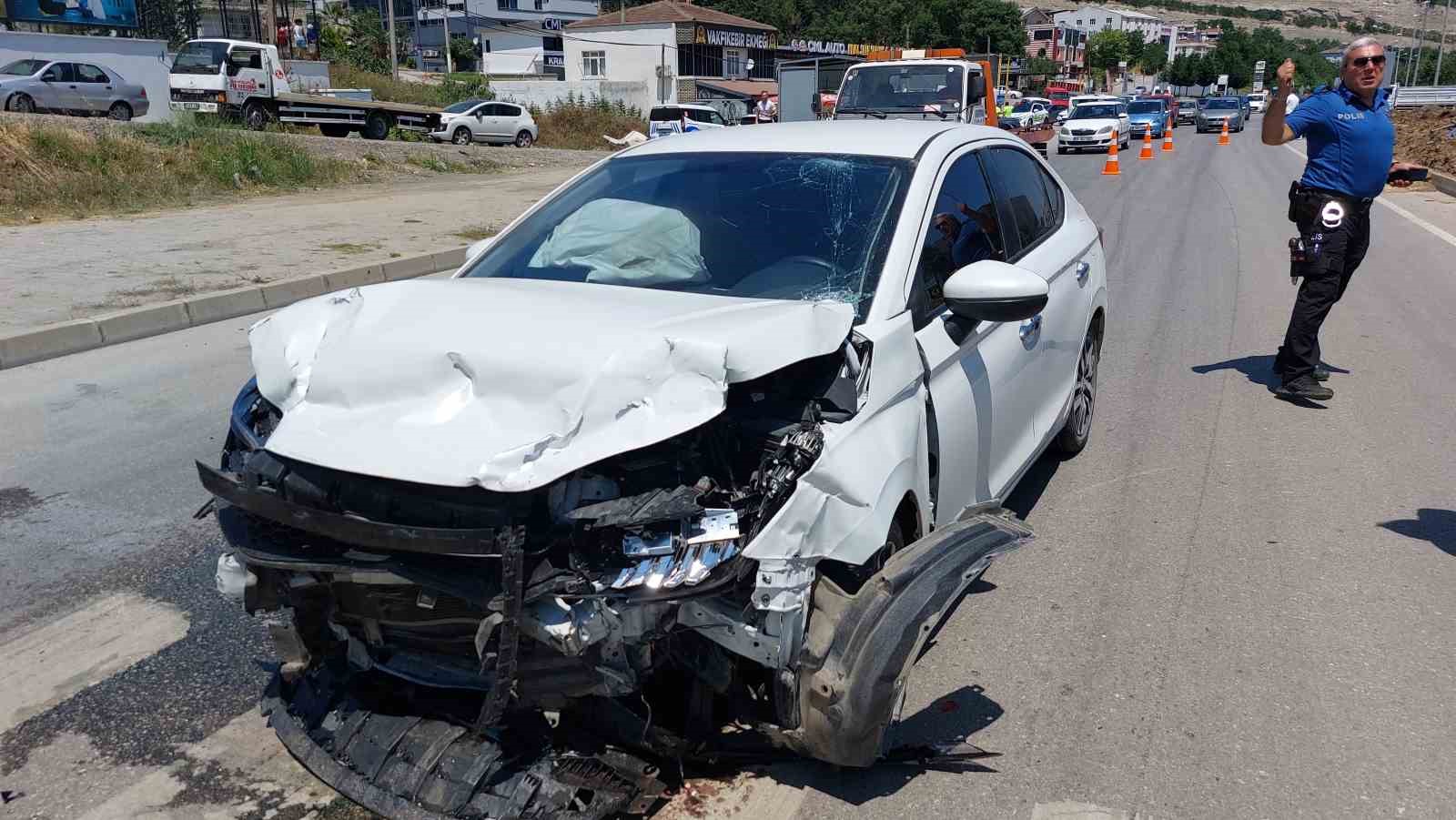 Polis aracı kaza yaptı: 2 polis ve 1 üsteğmen yaralandı 
