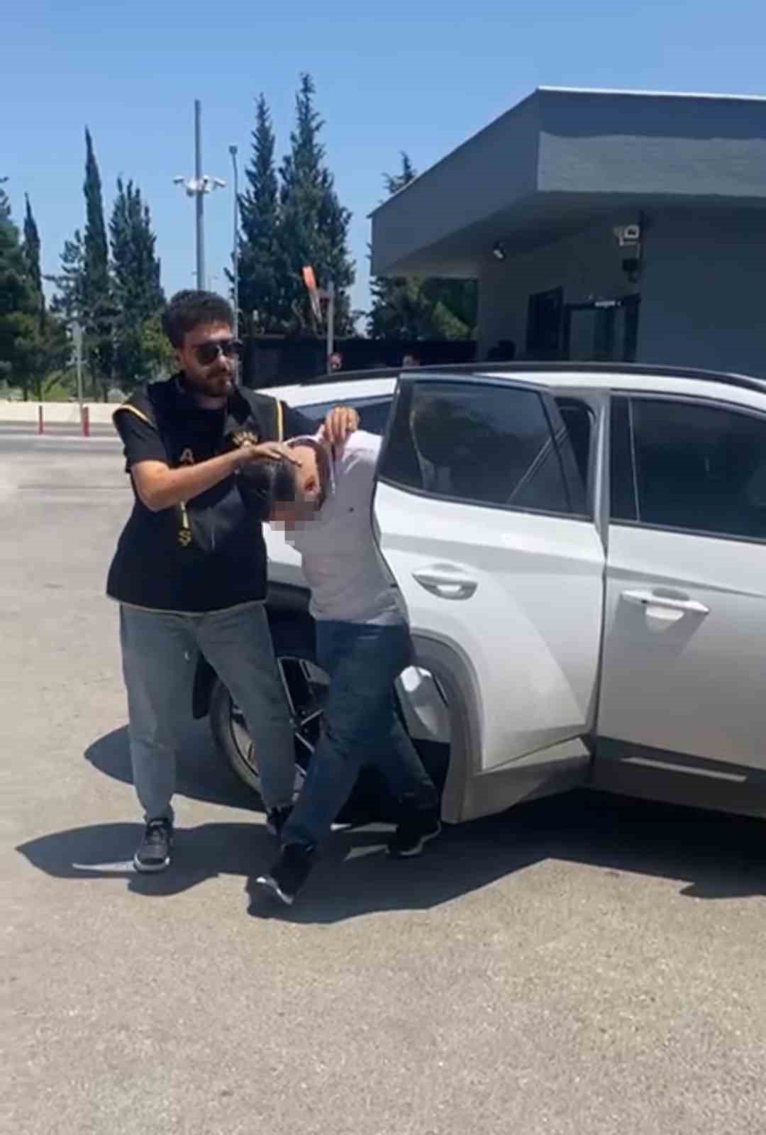 Silah sıkıp story attı, sonu karakolda bitti 