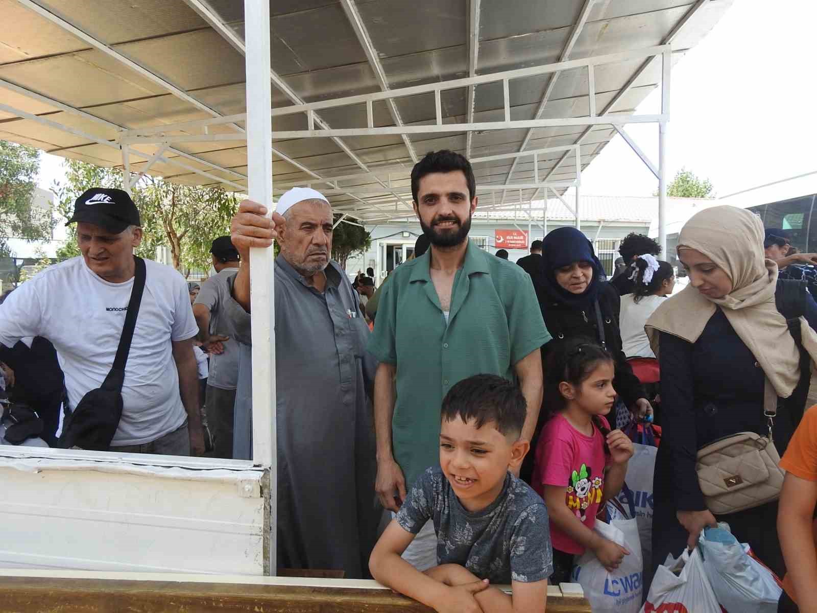 Suriyeliler Türkiye’ye teşekkürle veda ediyor