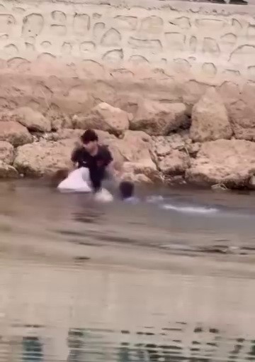 Atatürk Baraj Göleti’ne düşen kadın vatandaşlar tarafından kurtarıldı 