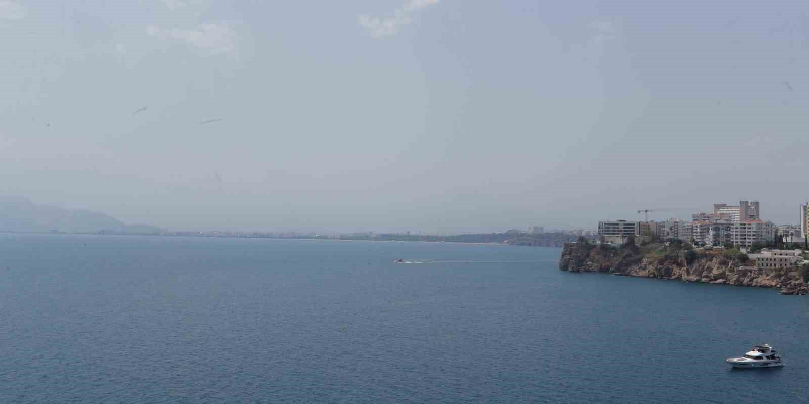 Antalya’nın simgesi Beydağları nem bulutu arasında kayboldu 