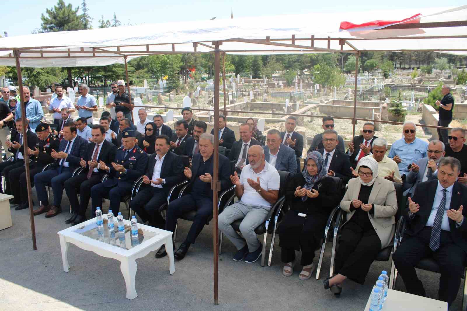 Hulusi Akar: 