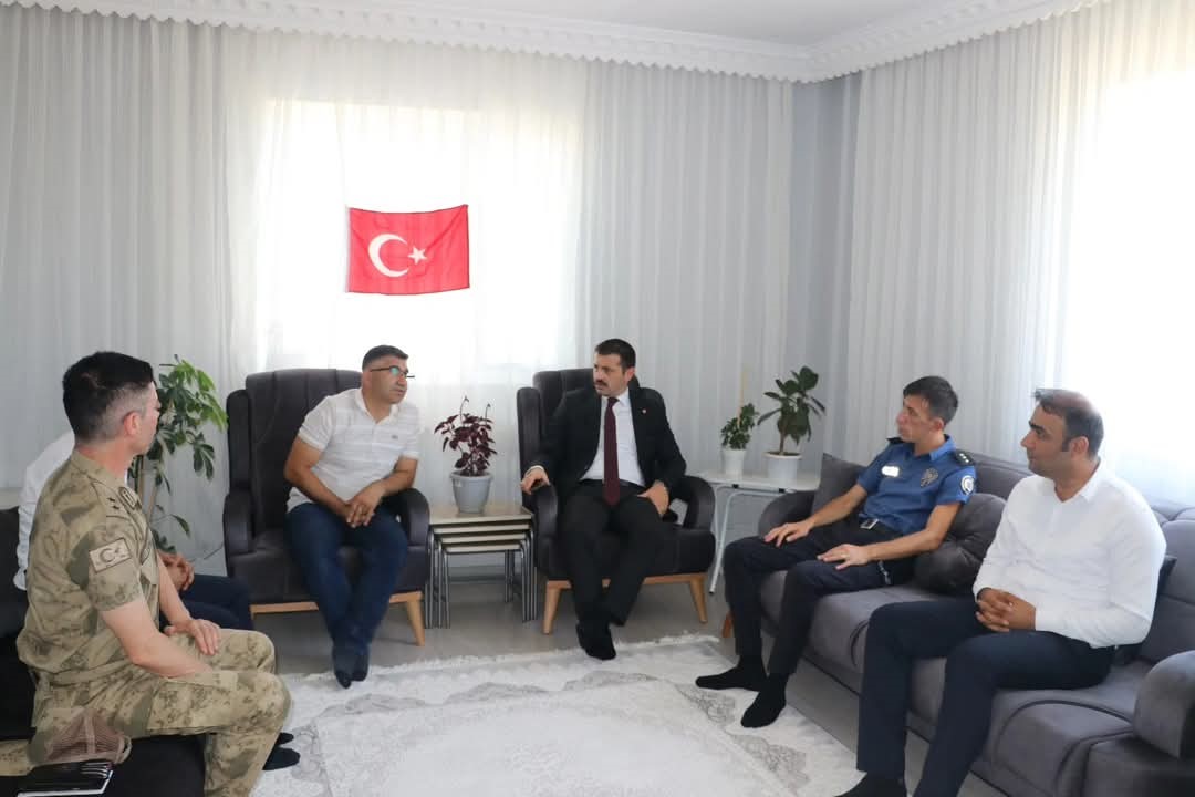 Tutak’ta Şehit ailelerine anlamlı ziyaret 
