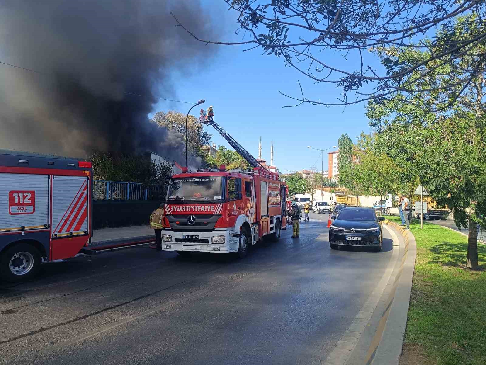 Pendik’te atık su arıtma tesisinde çıkan yangın söndürüldü 