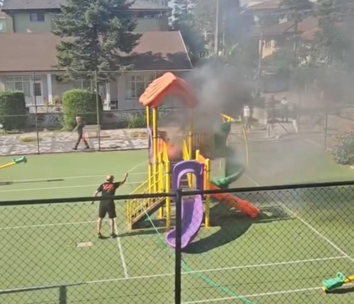Çocuk parkında korkutan yangın