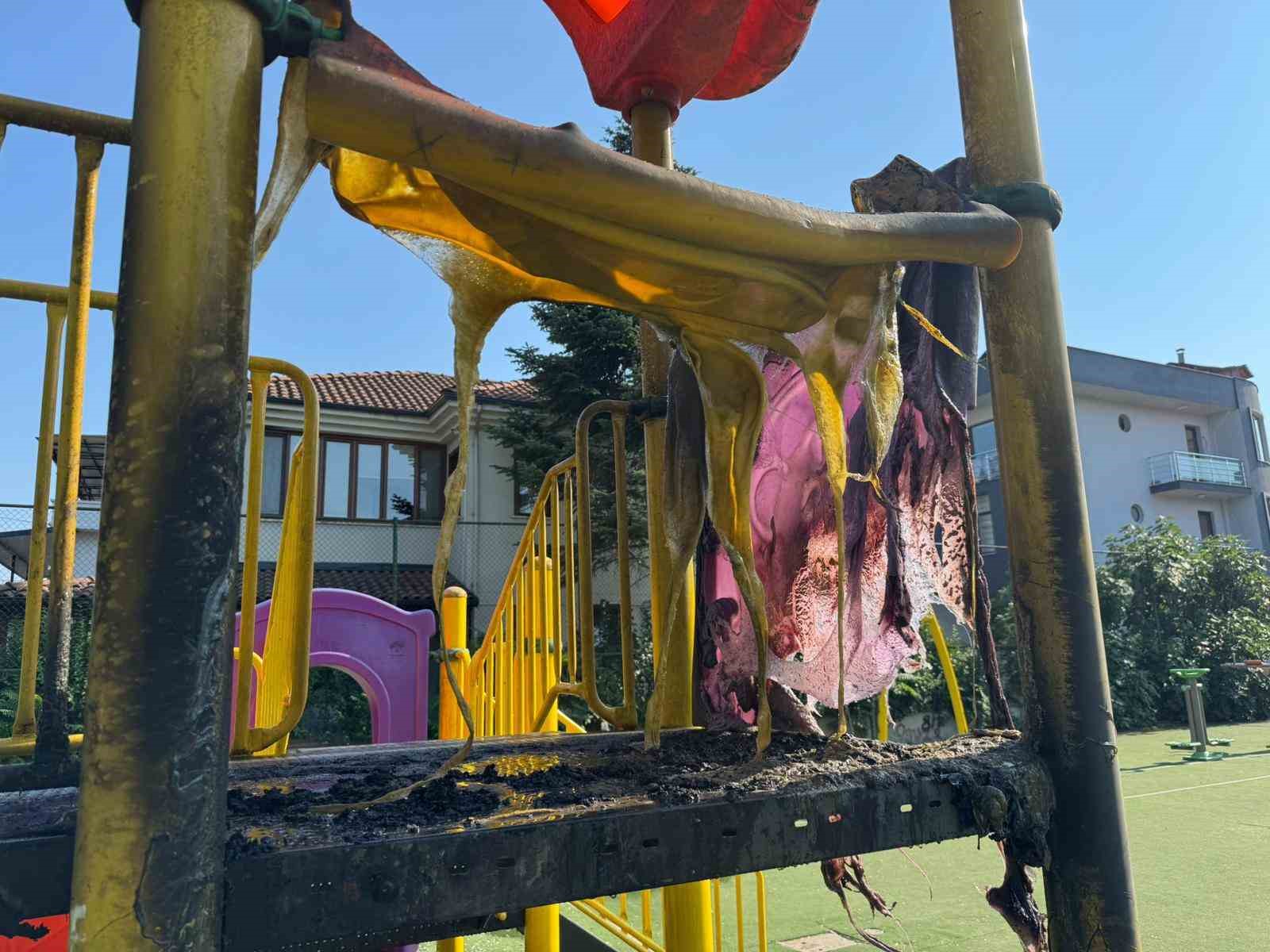 Çocuk parkında korkutan yangın 