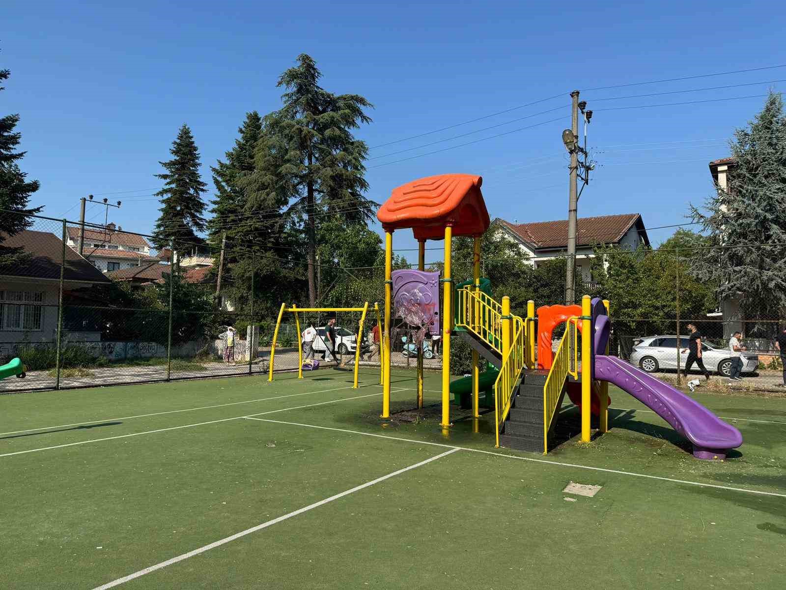Çocuk parkında korkutan yangın 