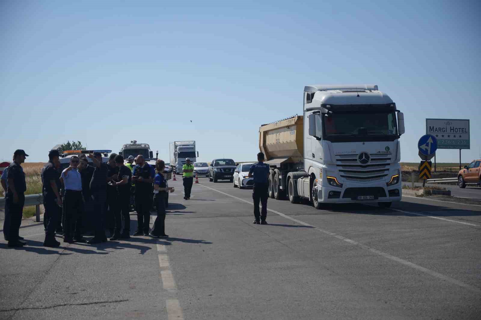 Edirne-Havsa yolundaki anız yangını kontrol altına alındı, yol trafiğe açıldı 