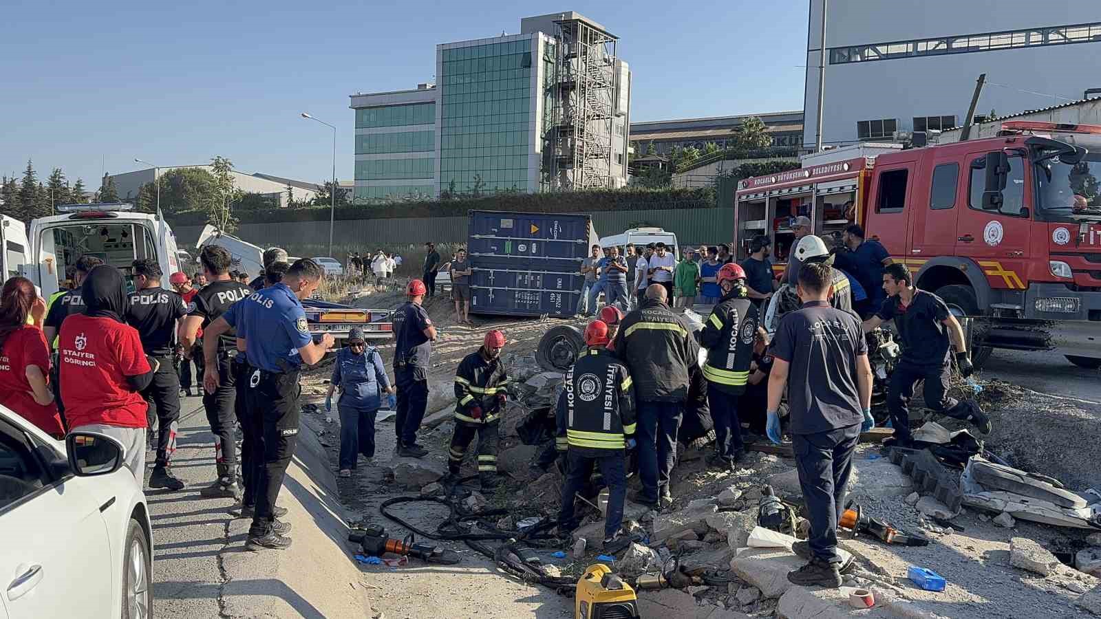 Kocaeli’de korkunç kaza: 5 kişi hayatını kaybetti 