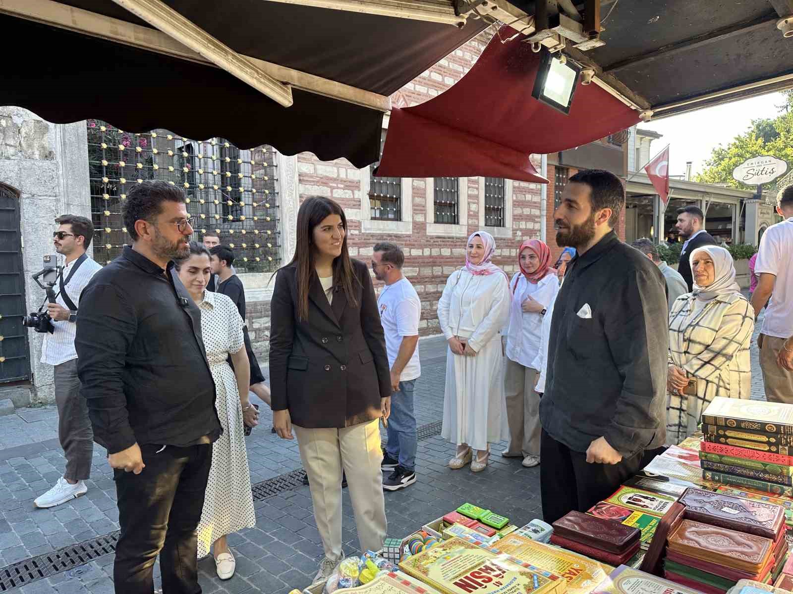 Milletvekili Ayaydın, Eyüpsultan’da aşure dağıttı: 